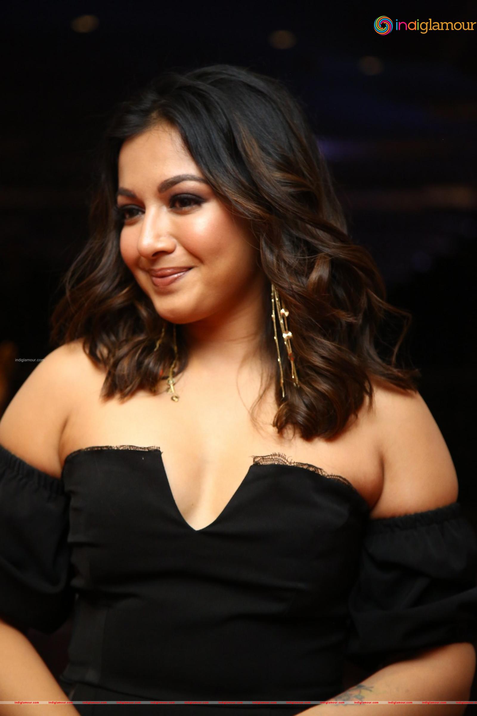 Catherine Tresa Actress hd photo