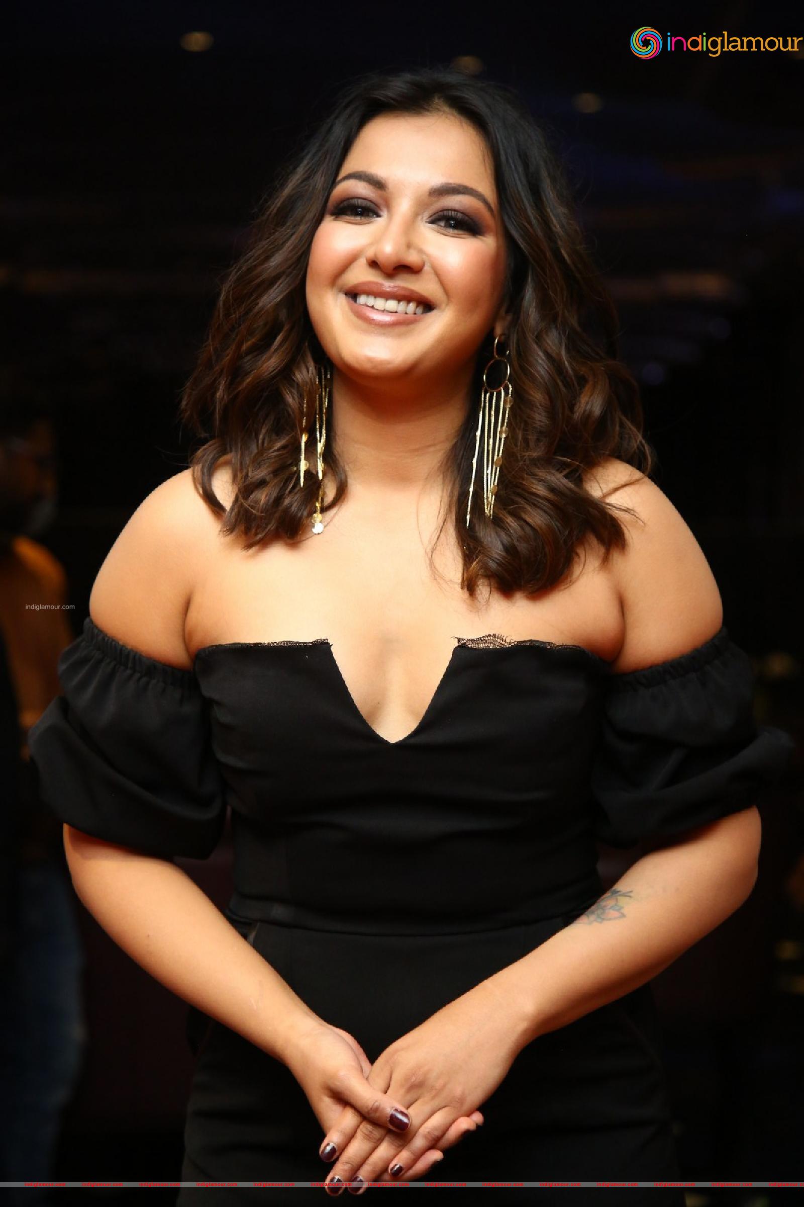 Catherine Tresa Actress hd photo