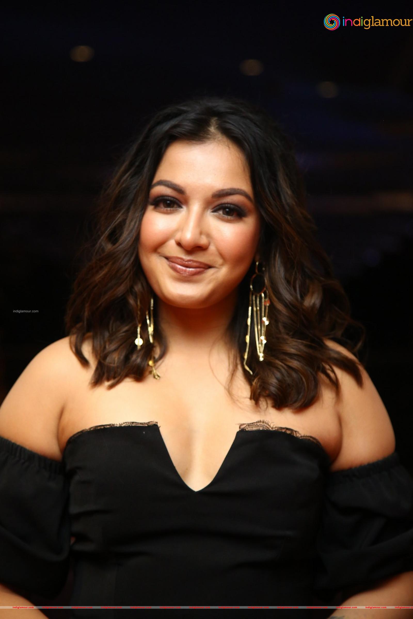 Catherine Tresa Actress hd photo