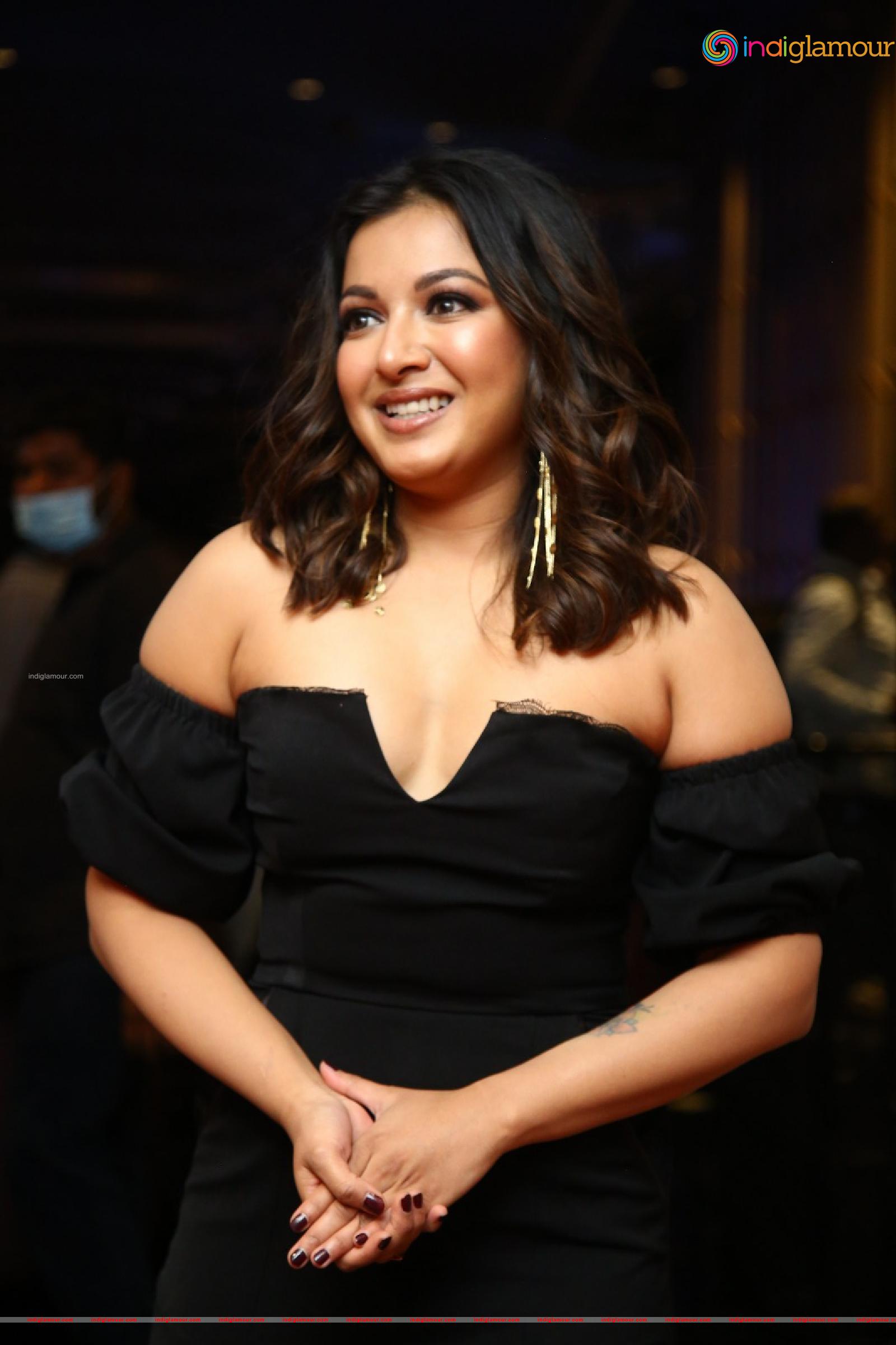 Catherine Tresa Actress hd photo