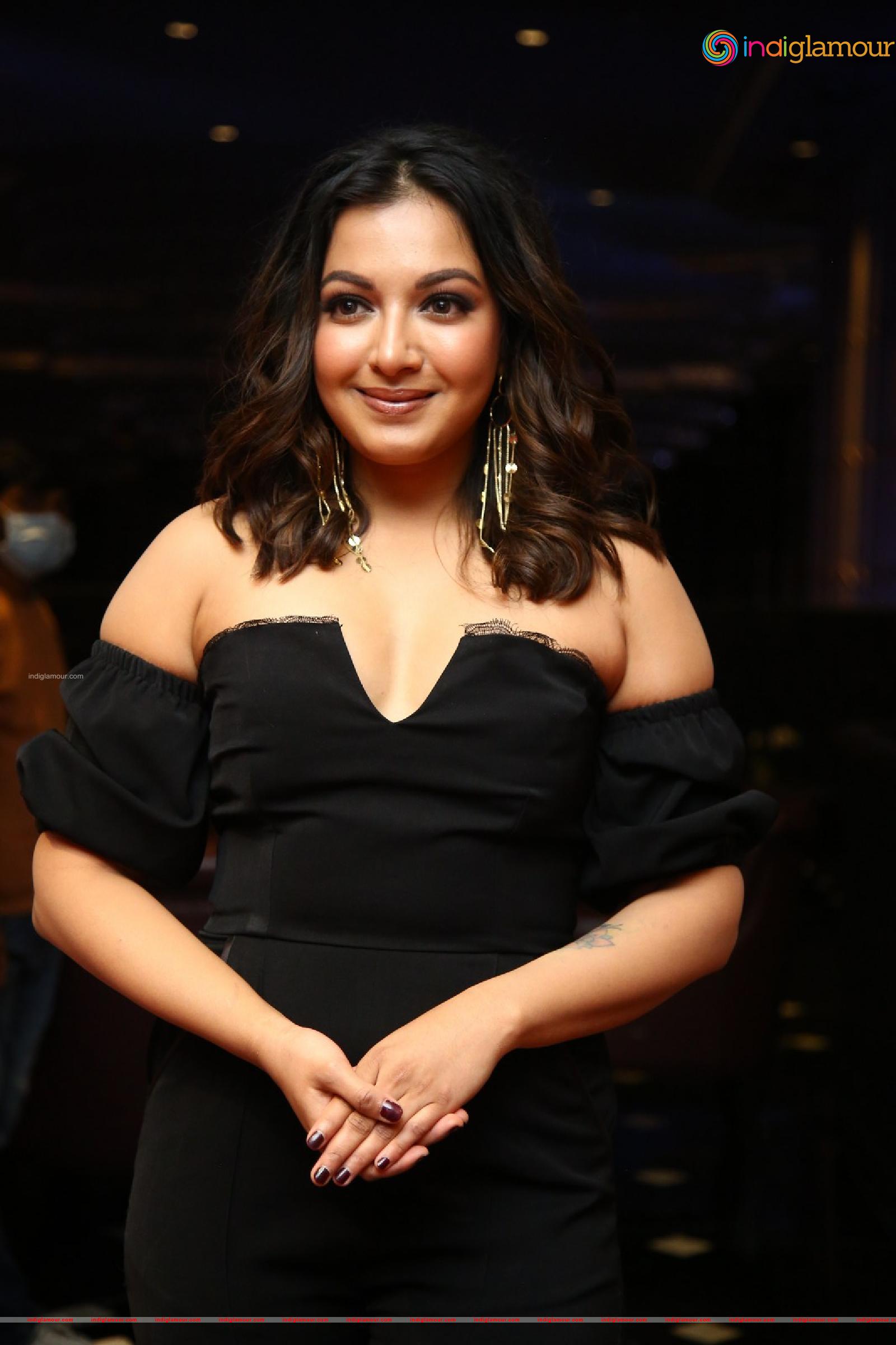 Catherine Tresa Actress hd photo