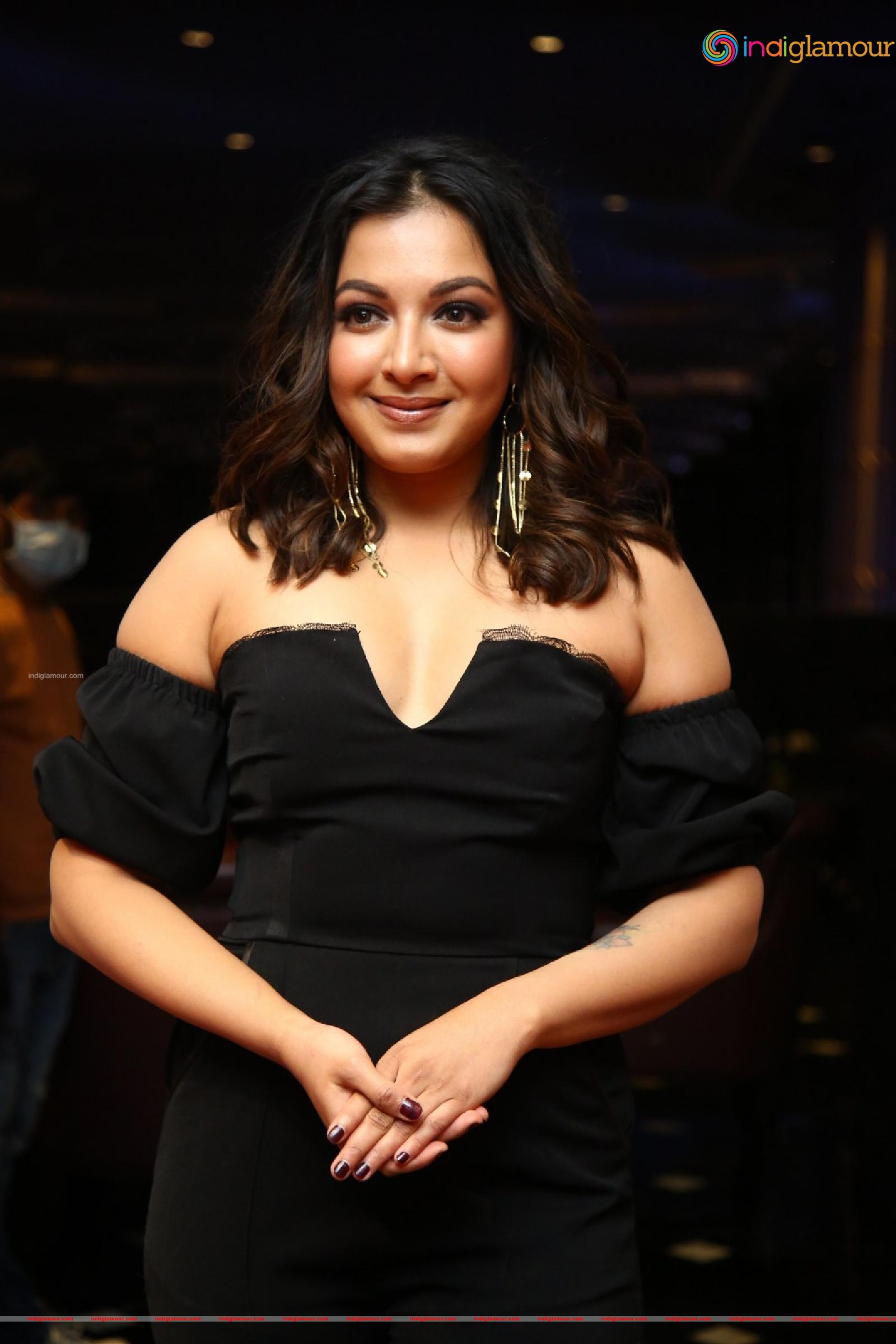 Catherine Tresa Actress hd photo