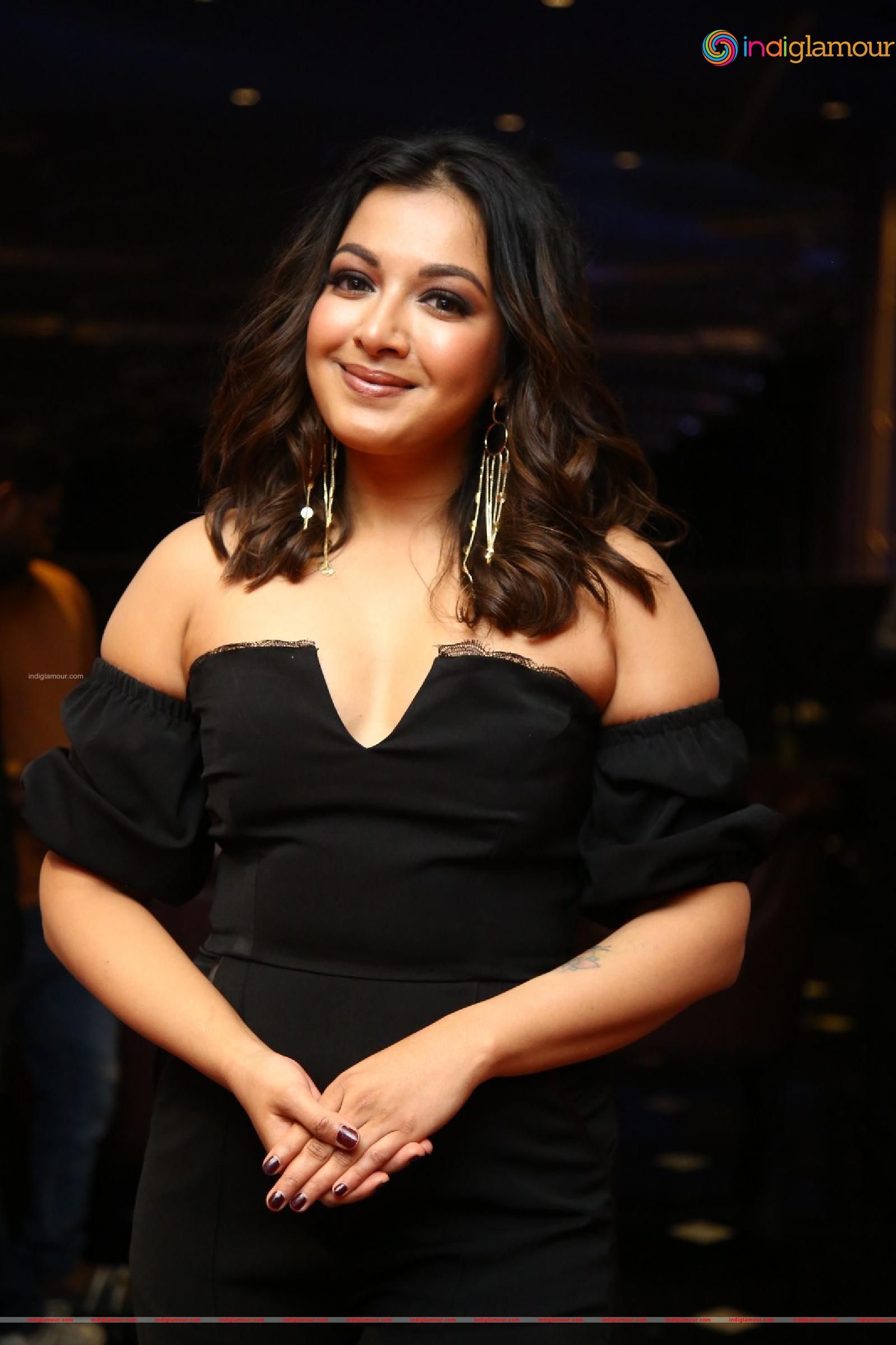 Catherine Tresa Actress hd photo