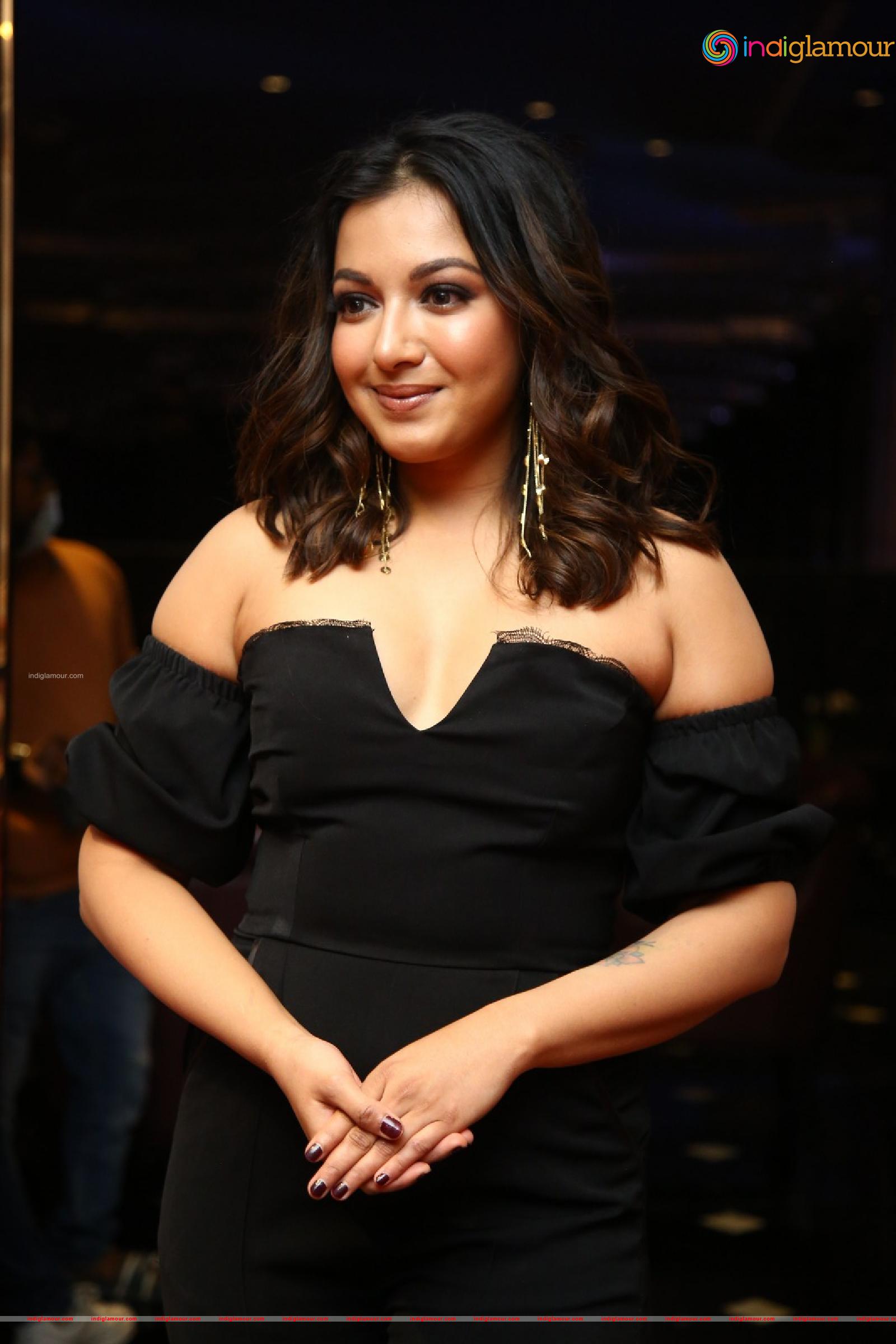 Catherine Tresa Actress hd photo