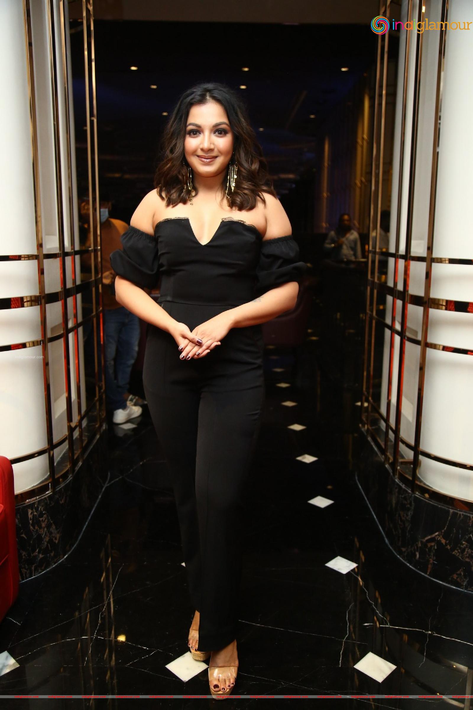 Catherine Tresa Actress hd photo