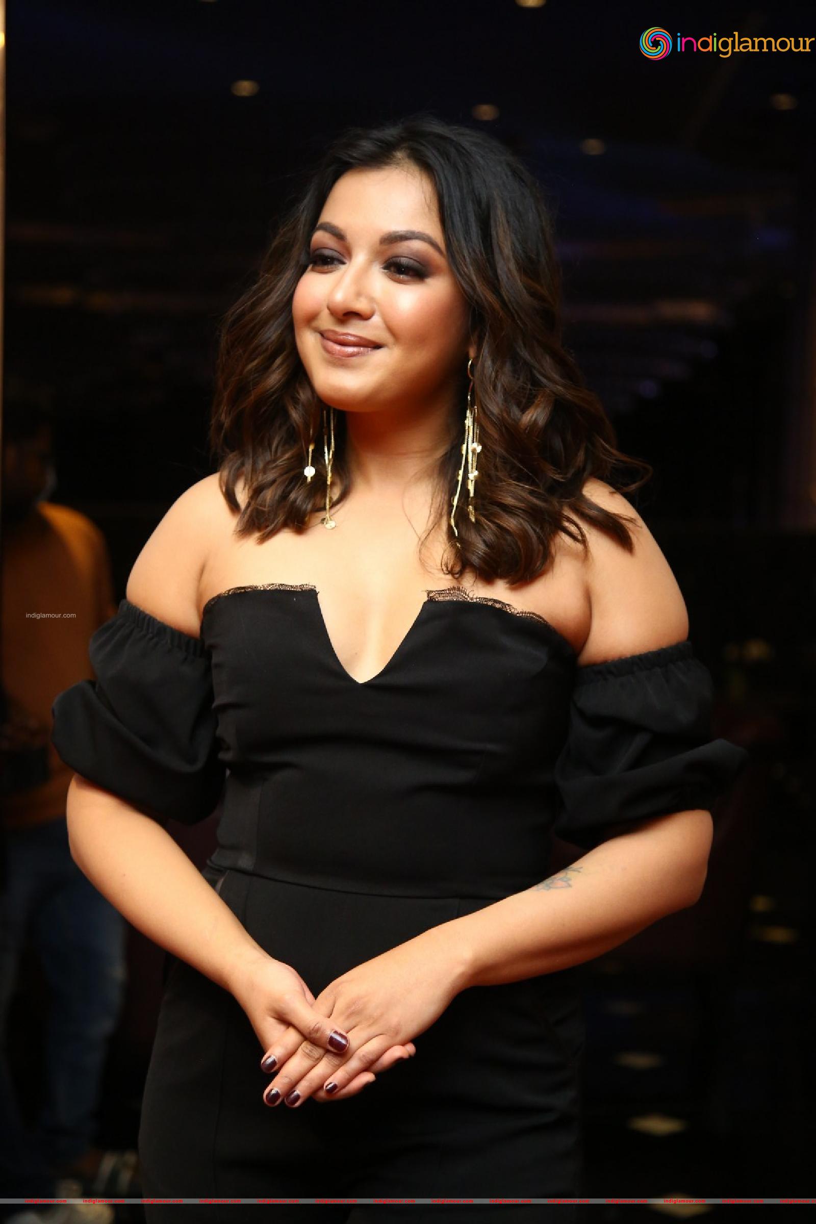 Catherine Tresa Actress hd photo