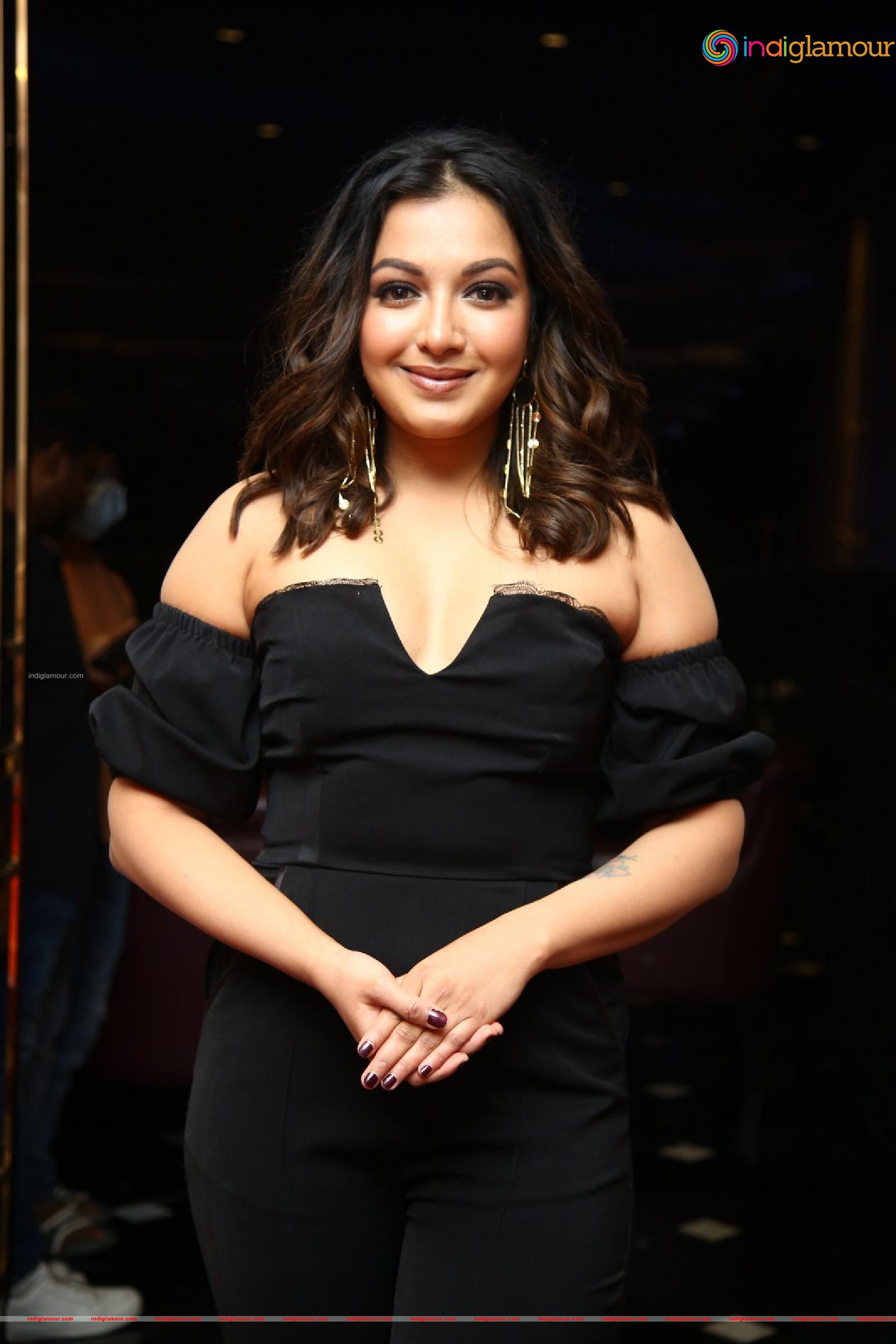 Catherine Tresa Actress hd photo