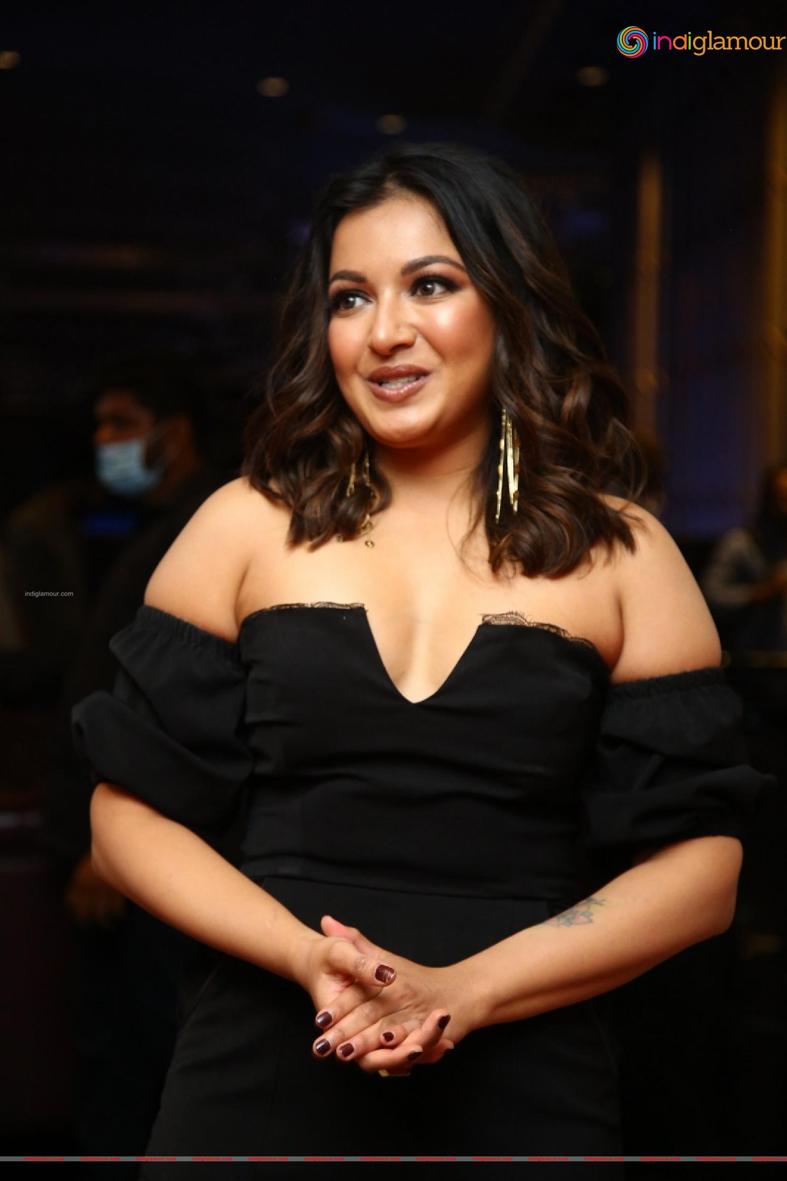 Catherine Tresa Actress hd photo