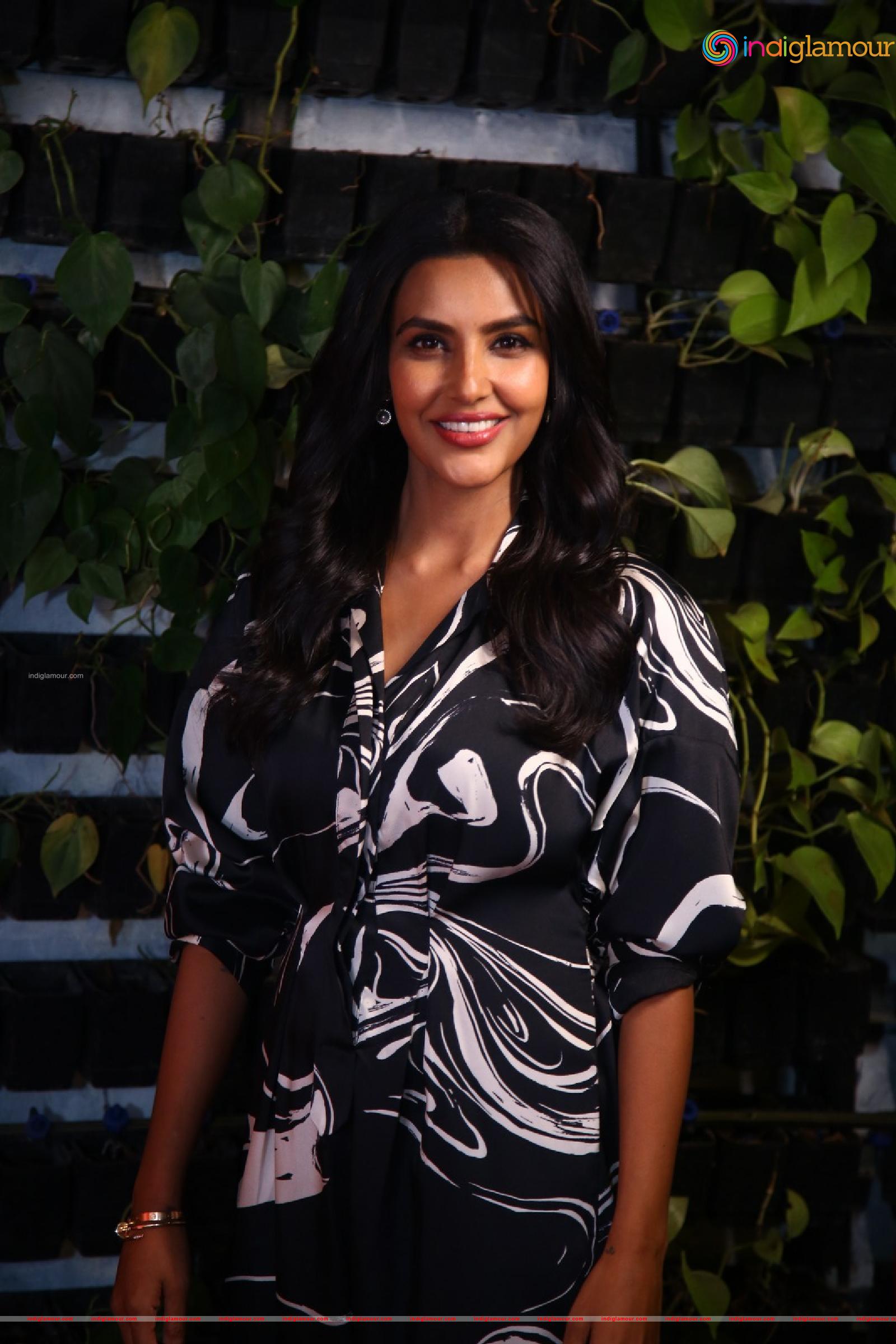 Priya Anand Actress hd photo
