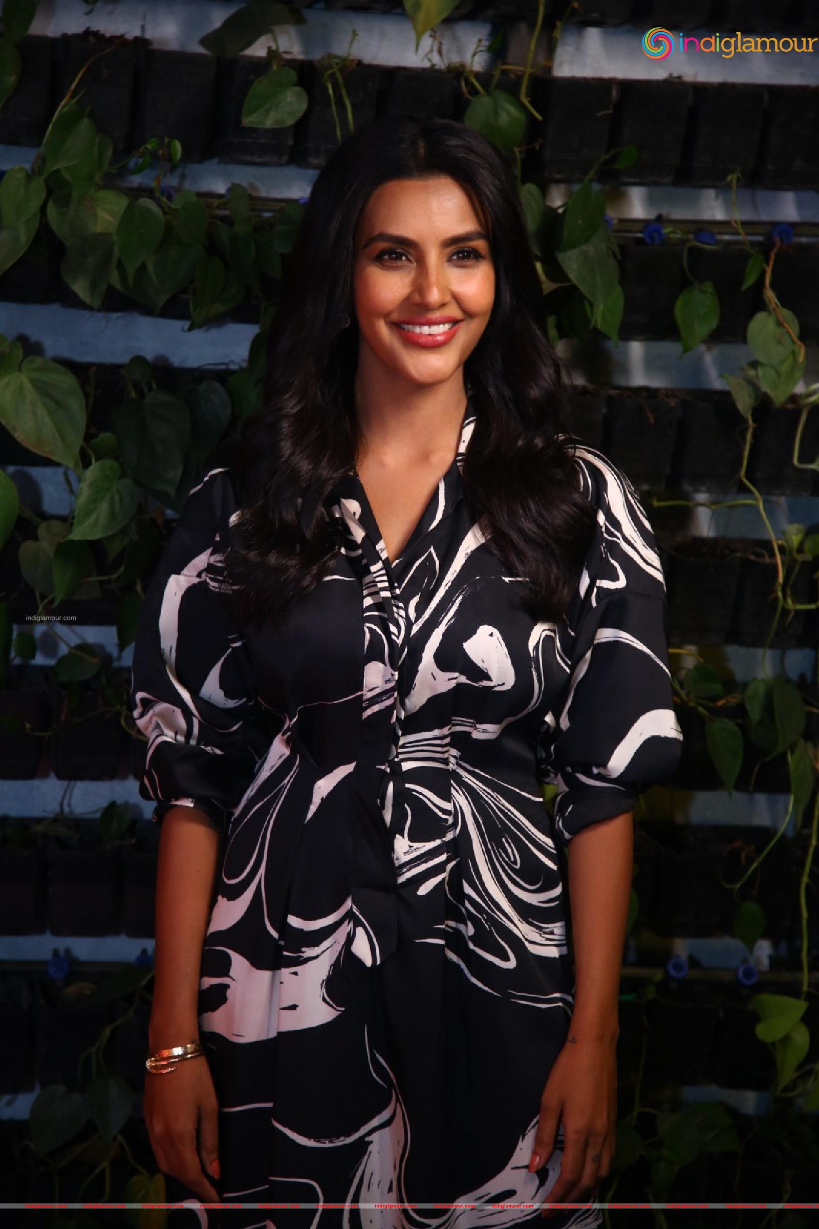 Priya Anand Actress hd photo