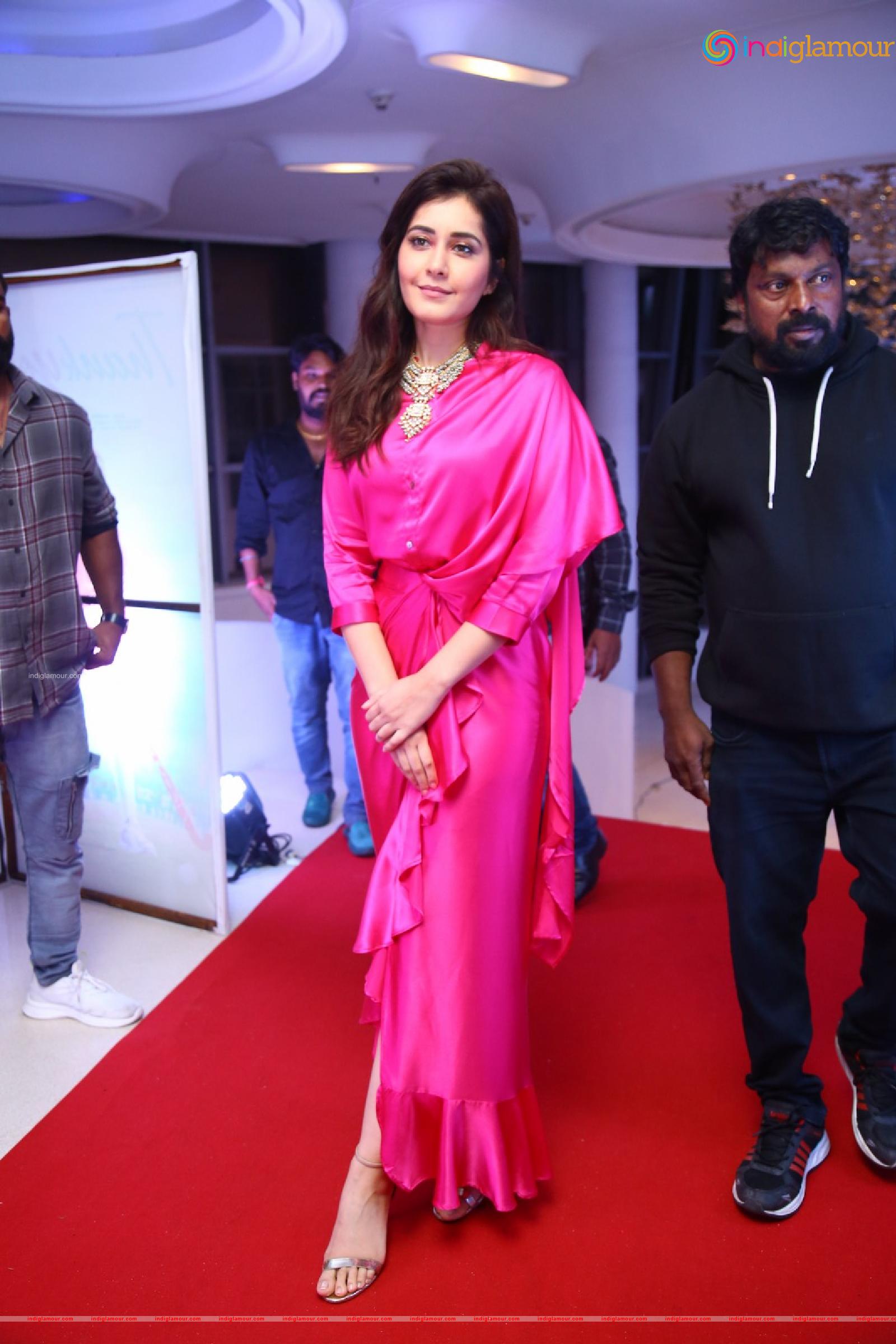 Raashi Khanna Actress hd photo