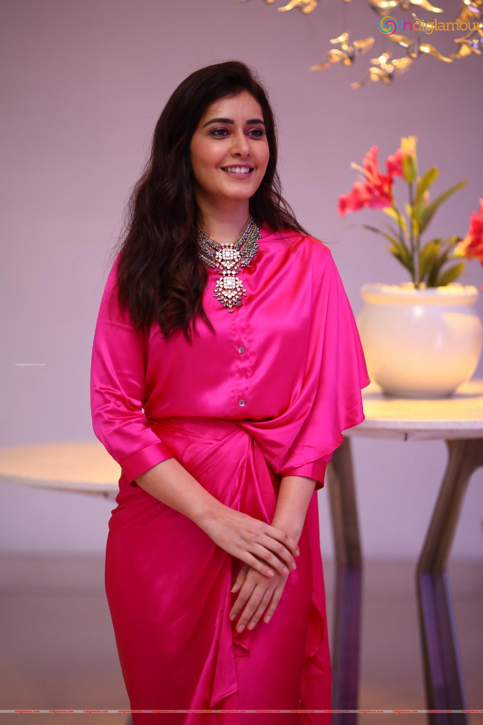 Raashi Khanna Actress hd photo