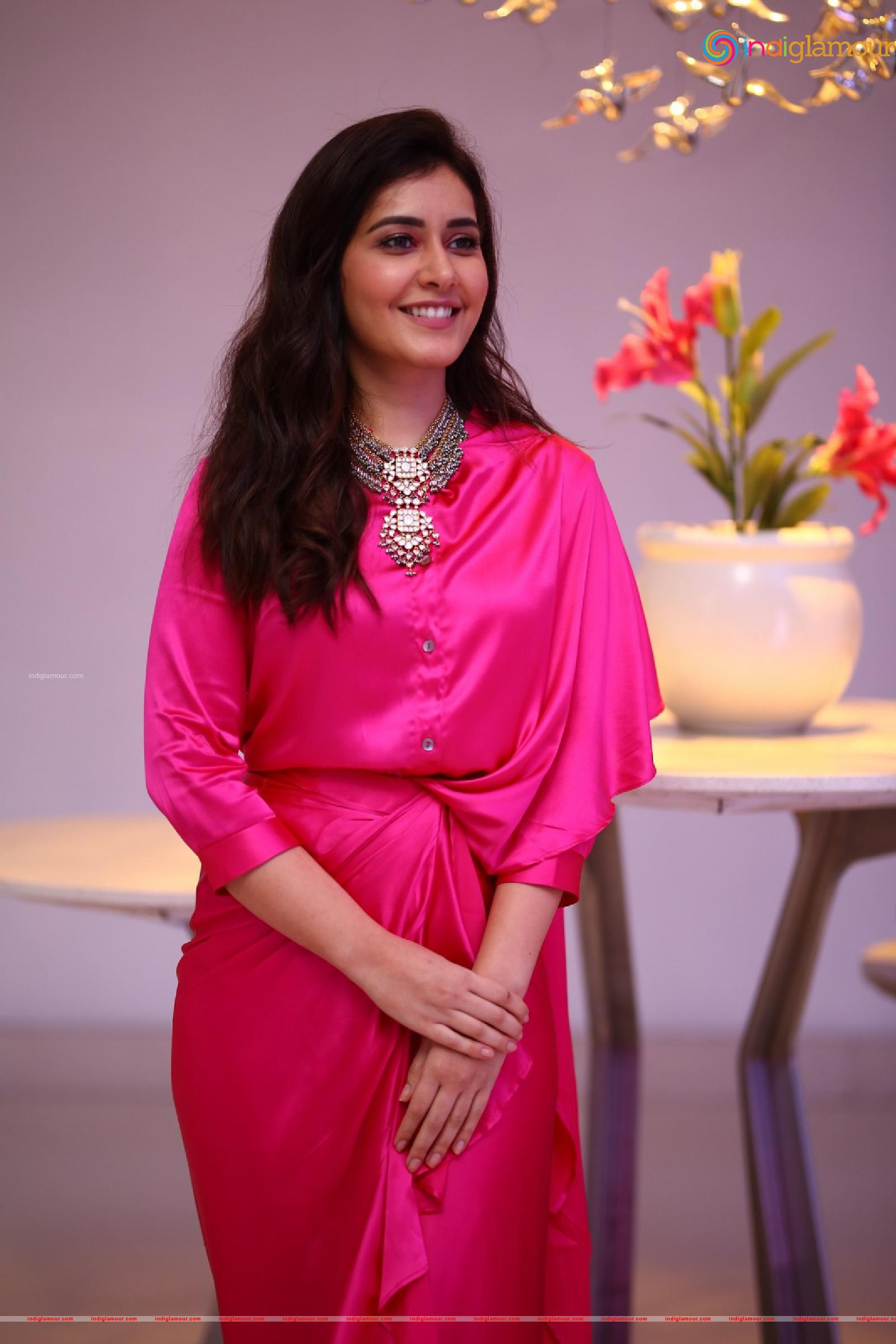 Raashi Khanna Actress hd photo