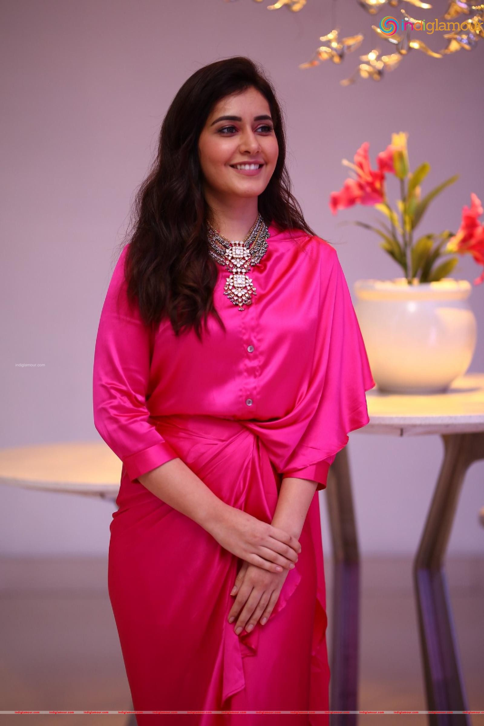 Raashi Khanna Actress hd photo