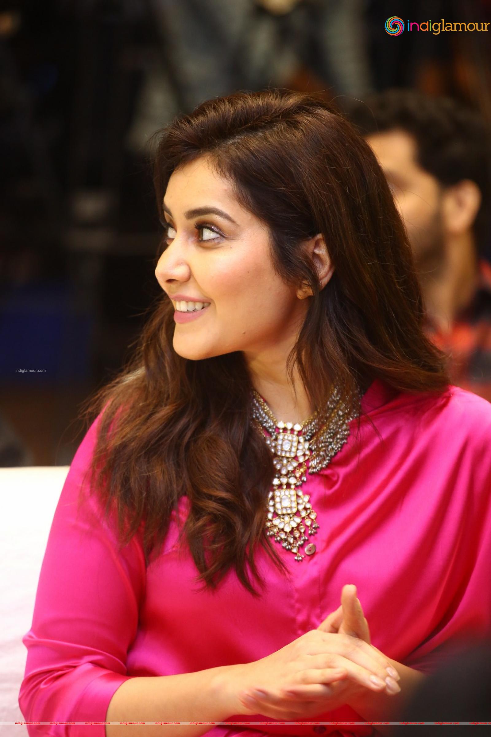 Raashi Khanna Actress hd photo