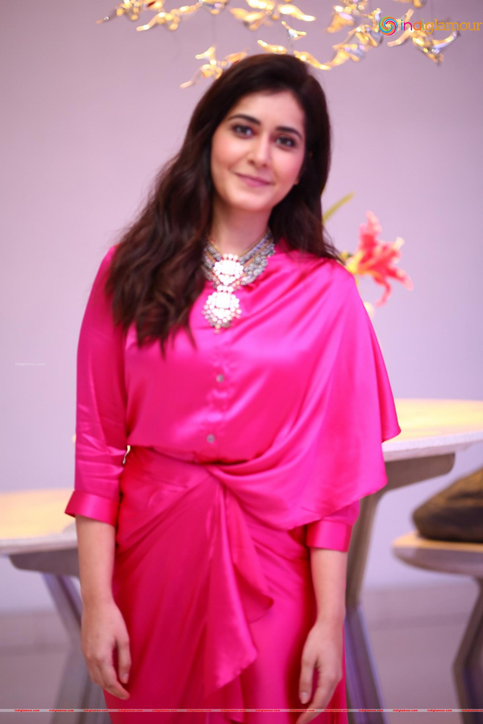 Raashi Khanna Actress hd photo