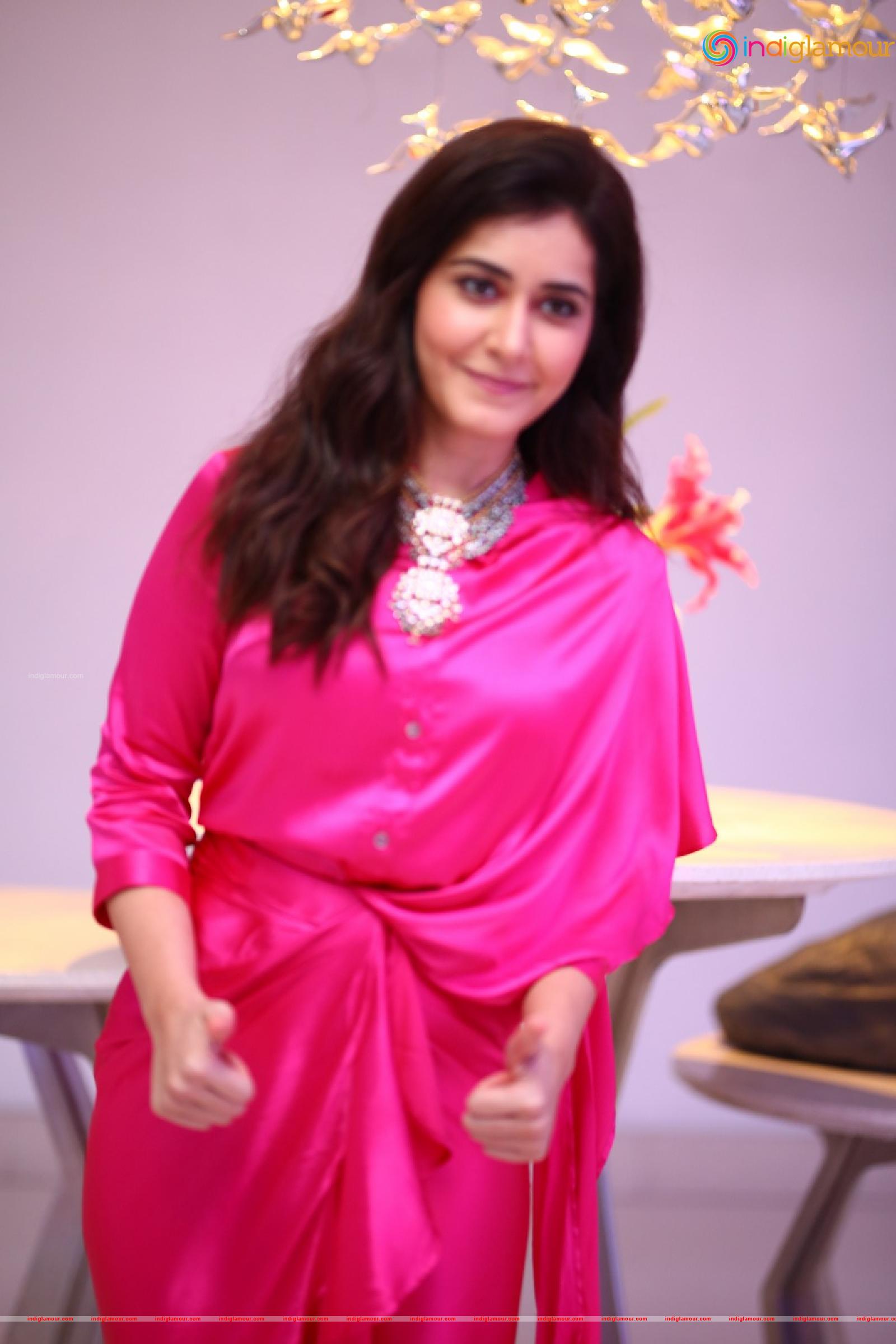 Raashi Khanna Actress hd photo