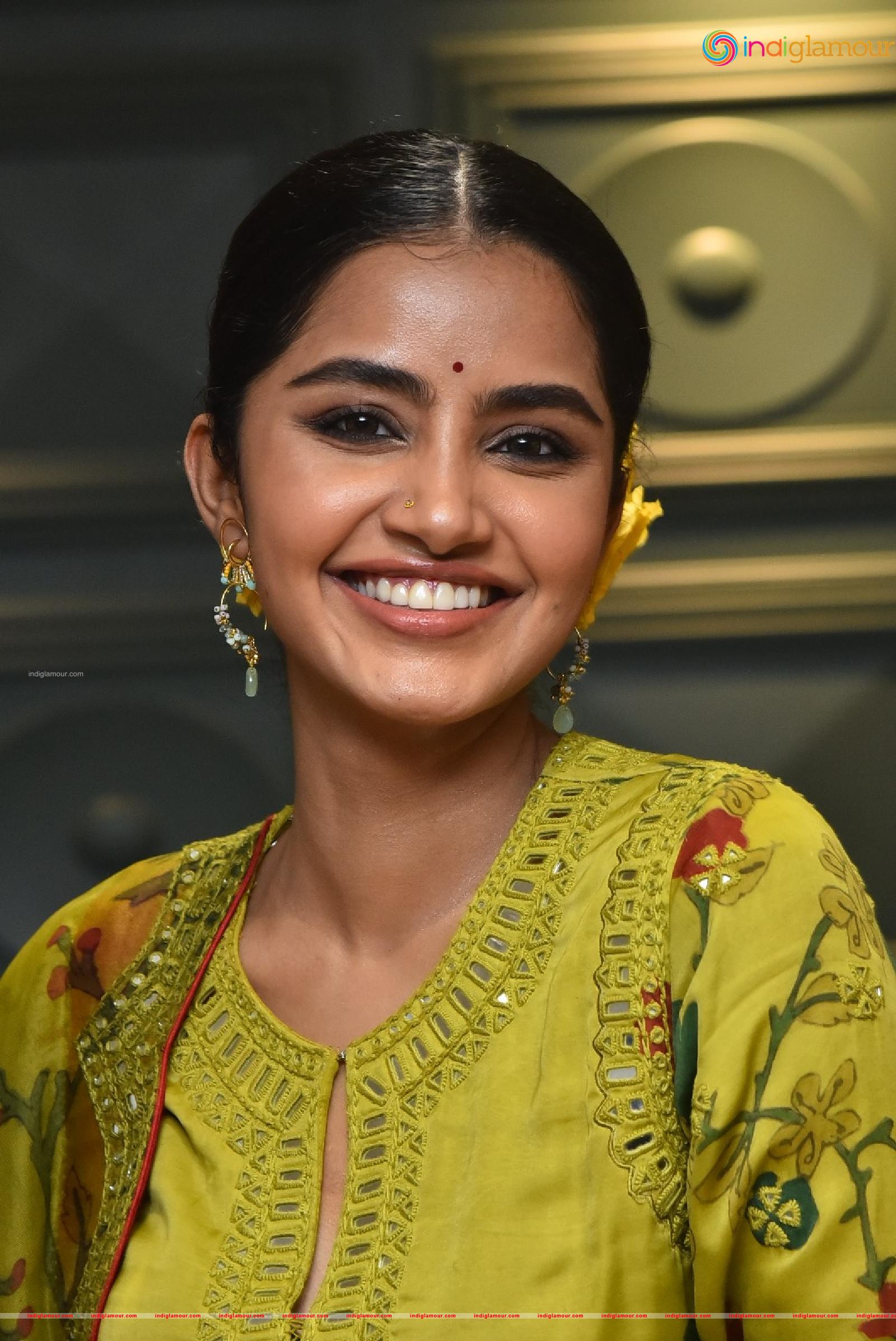 Anupama Parameswaran Actress hd photo