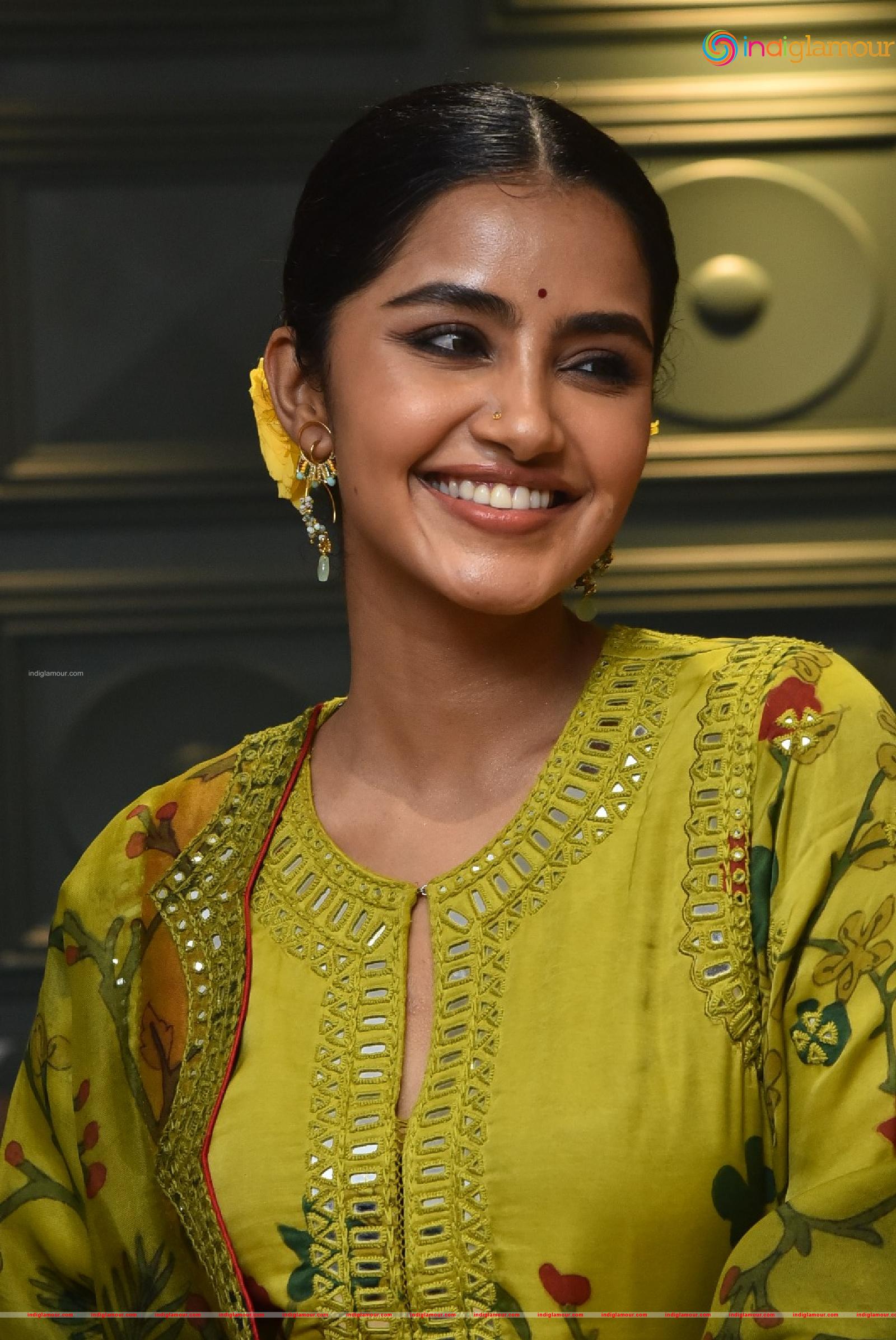 Anupama Parameswaran Actress hd photo