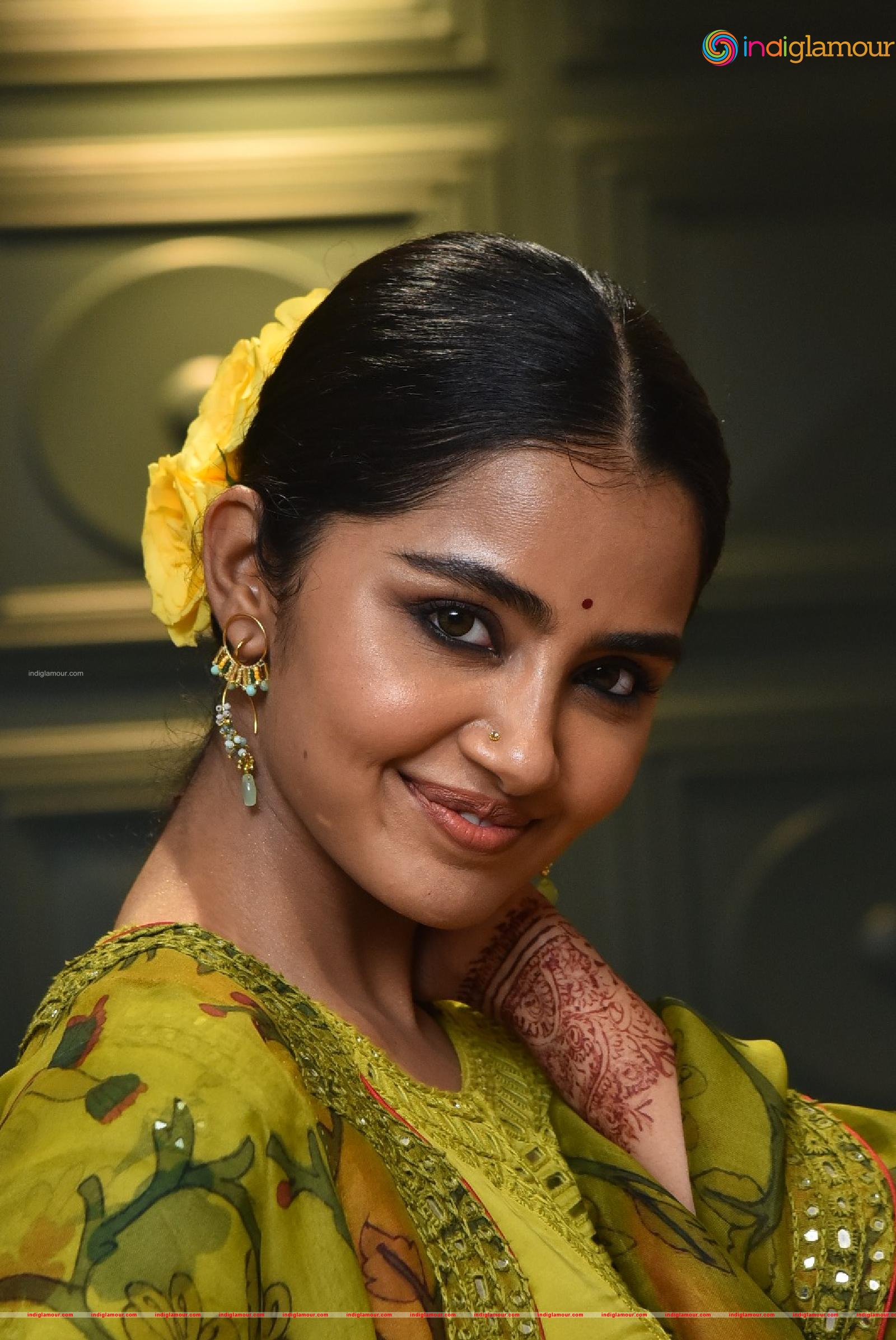 Anupama Parameswaran Actress hd photo
