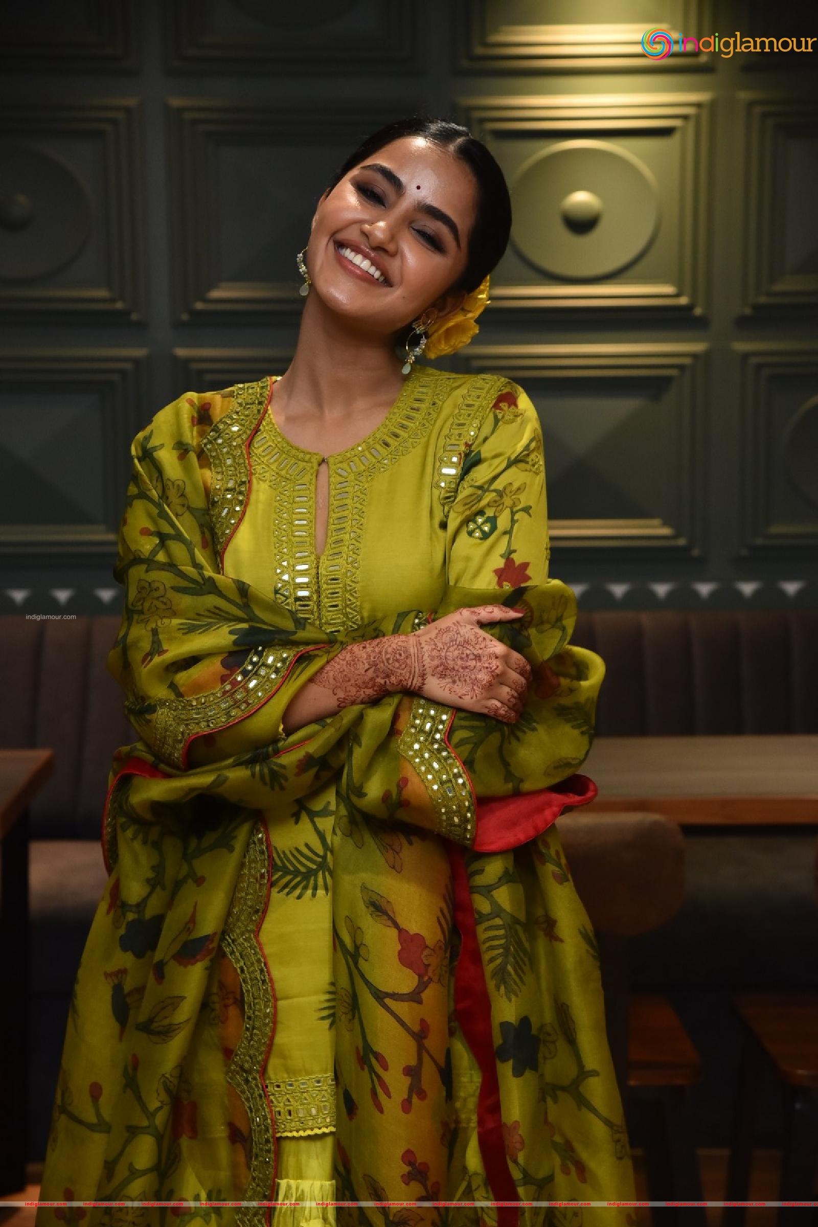 Anupama Parameswaran Actress hd photo