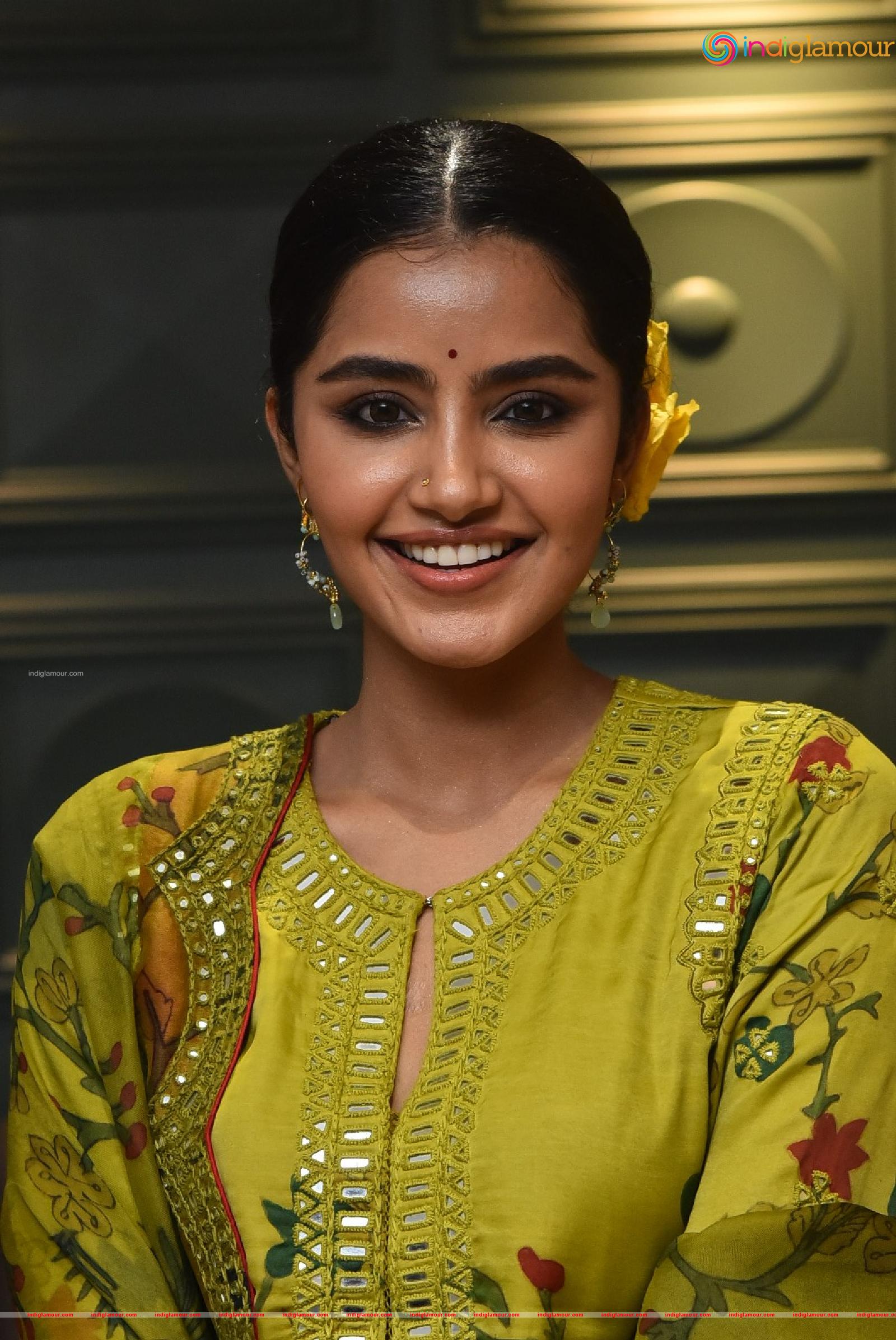 Anupama Parameswaran Actress hd photo
