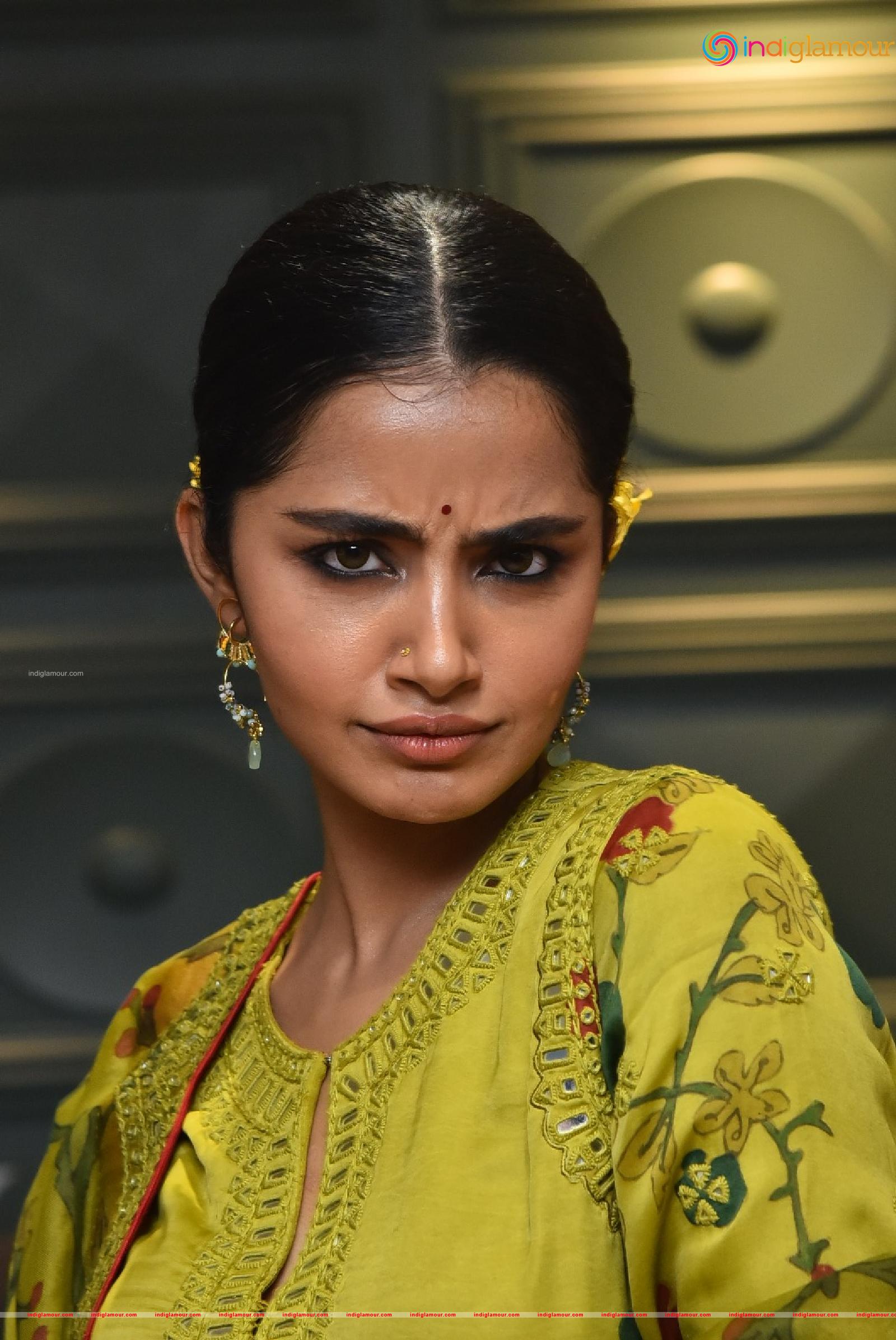 Anupama Parameswaran Actress hd photo