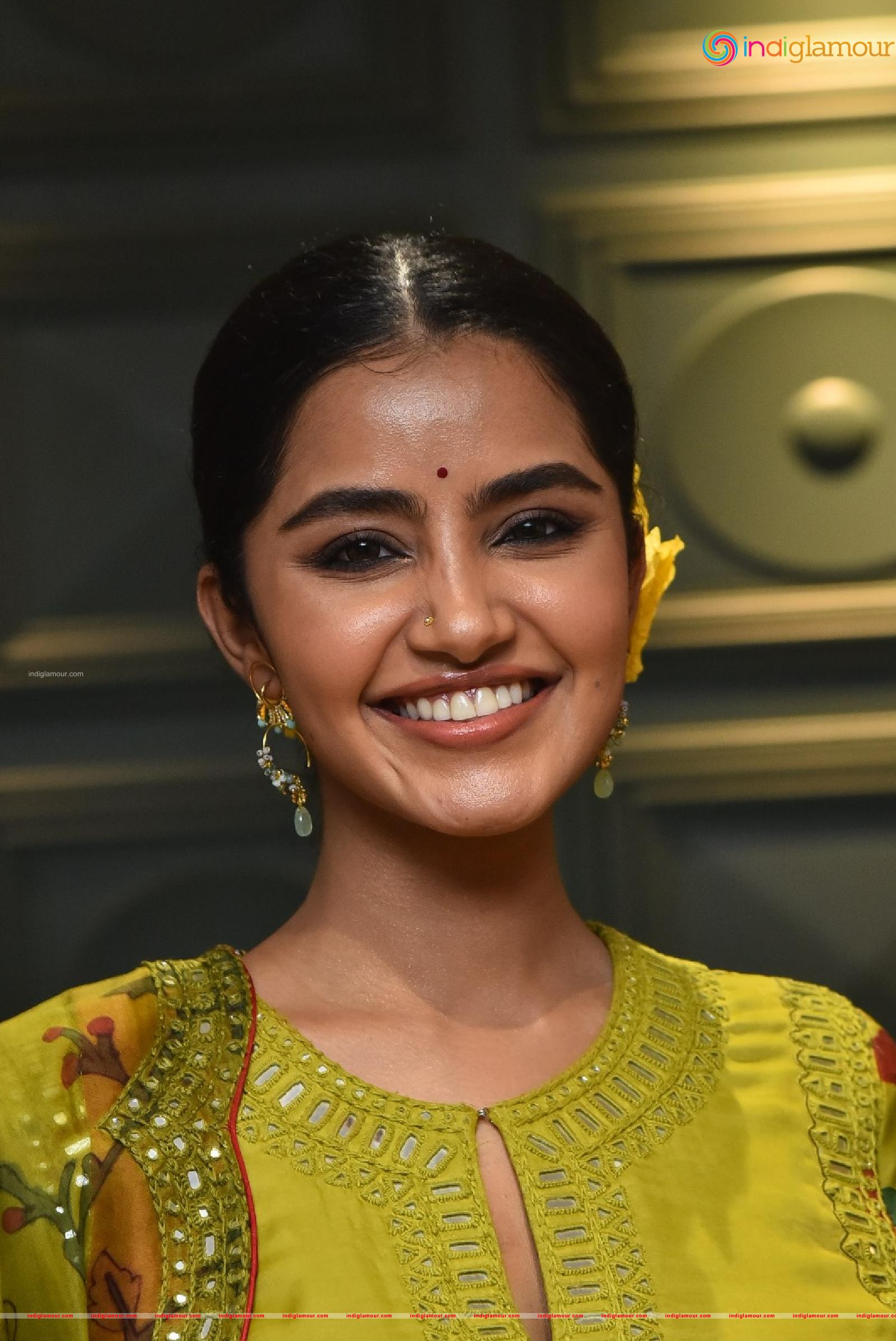 Anupama Parameswaran Actress hd photo