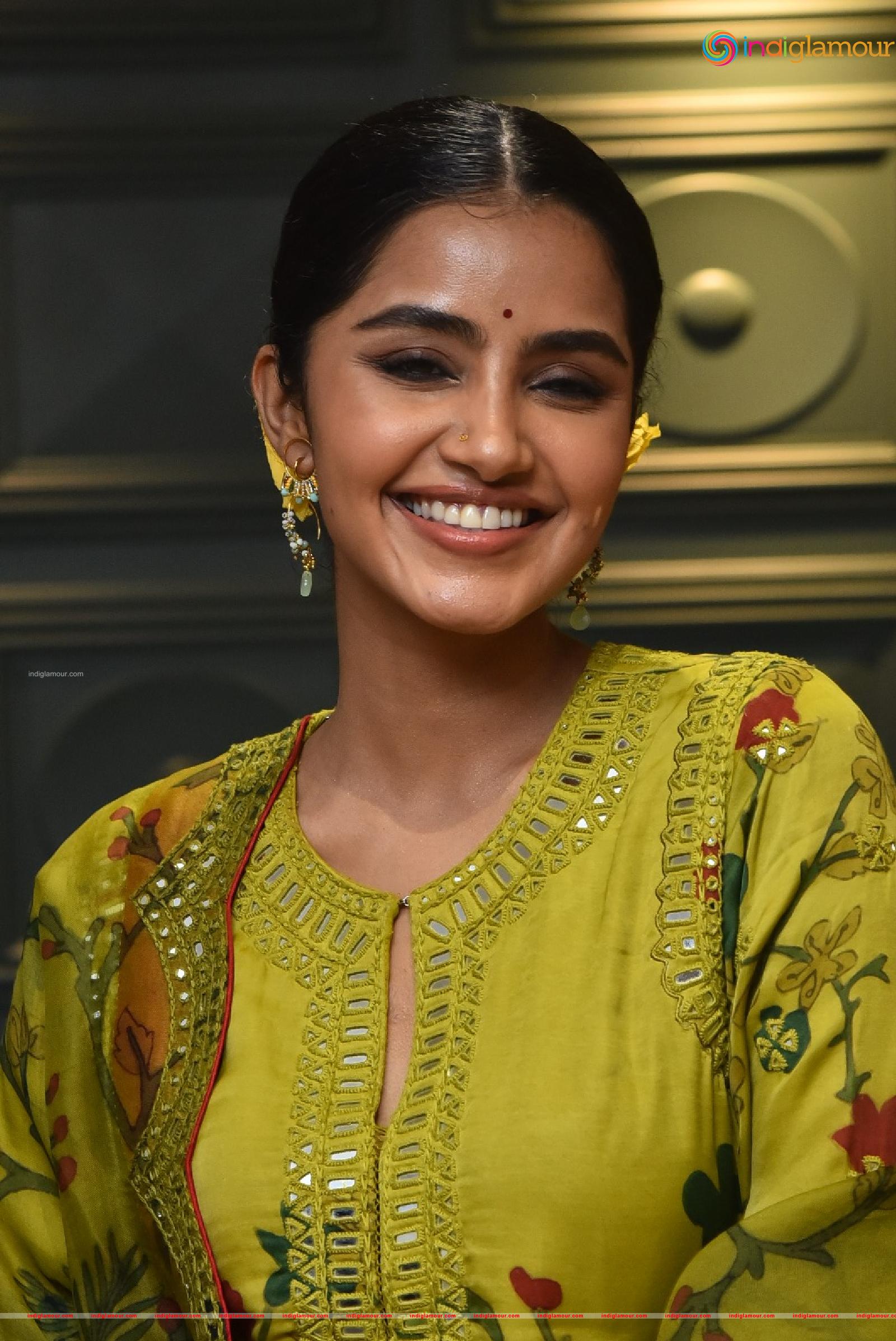 Anupama Parameswaran Actress hd photo