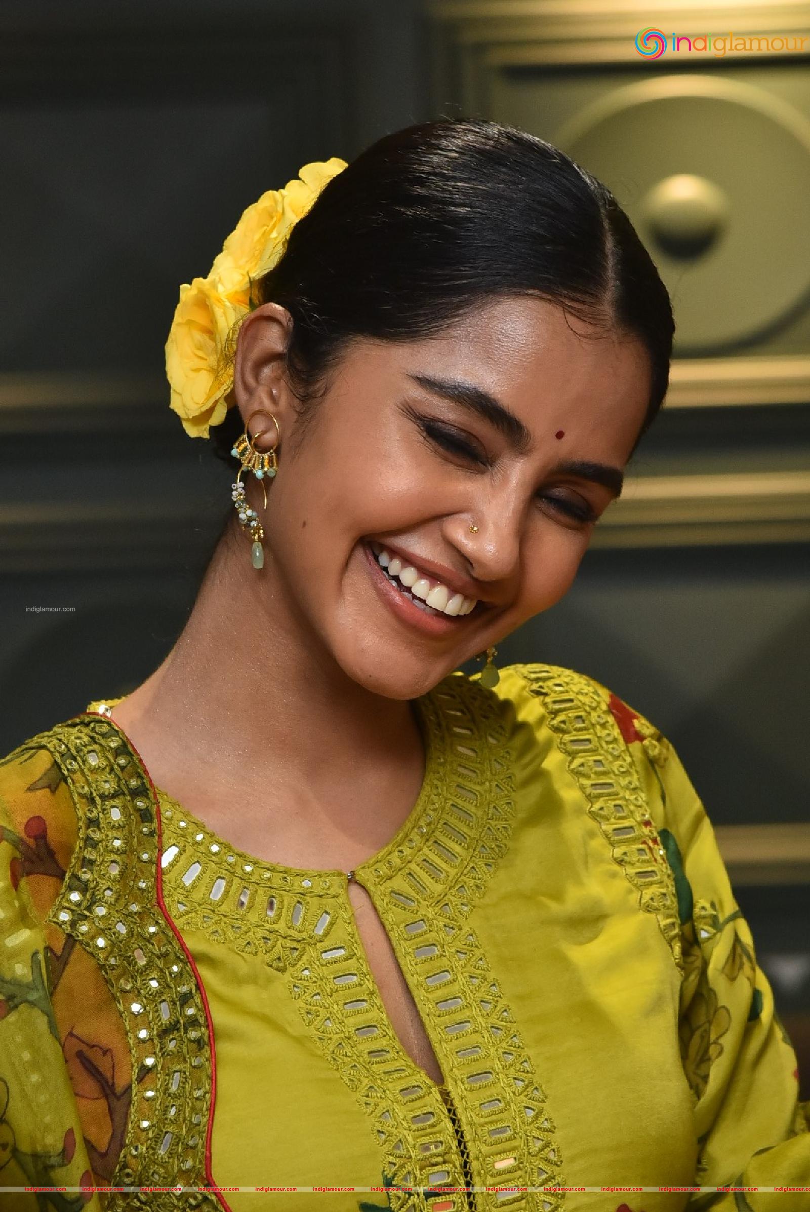 Anupama Parameswaran Actress hd photo