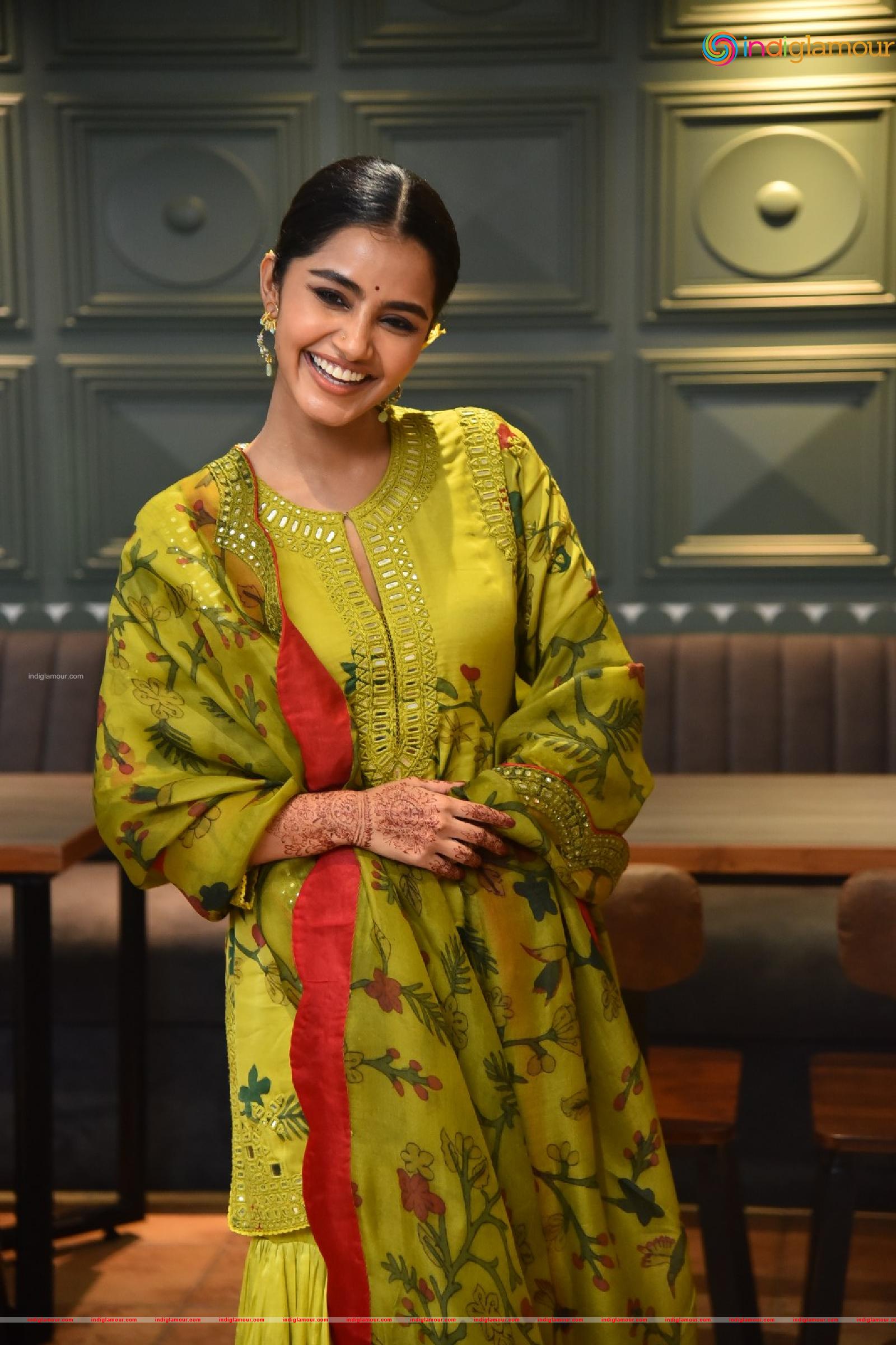 Anupama Parameswaran Actress hd photo