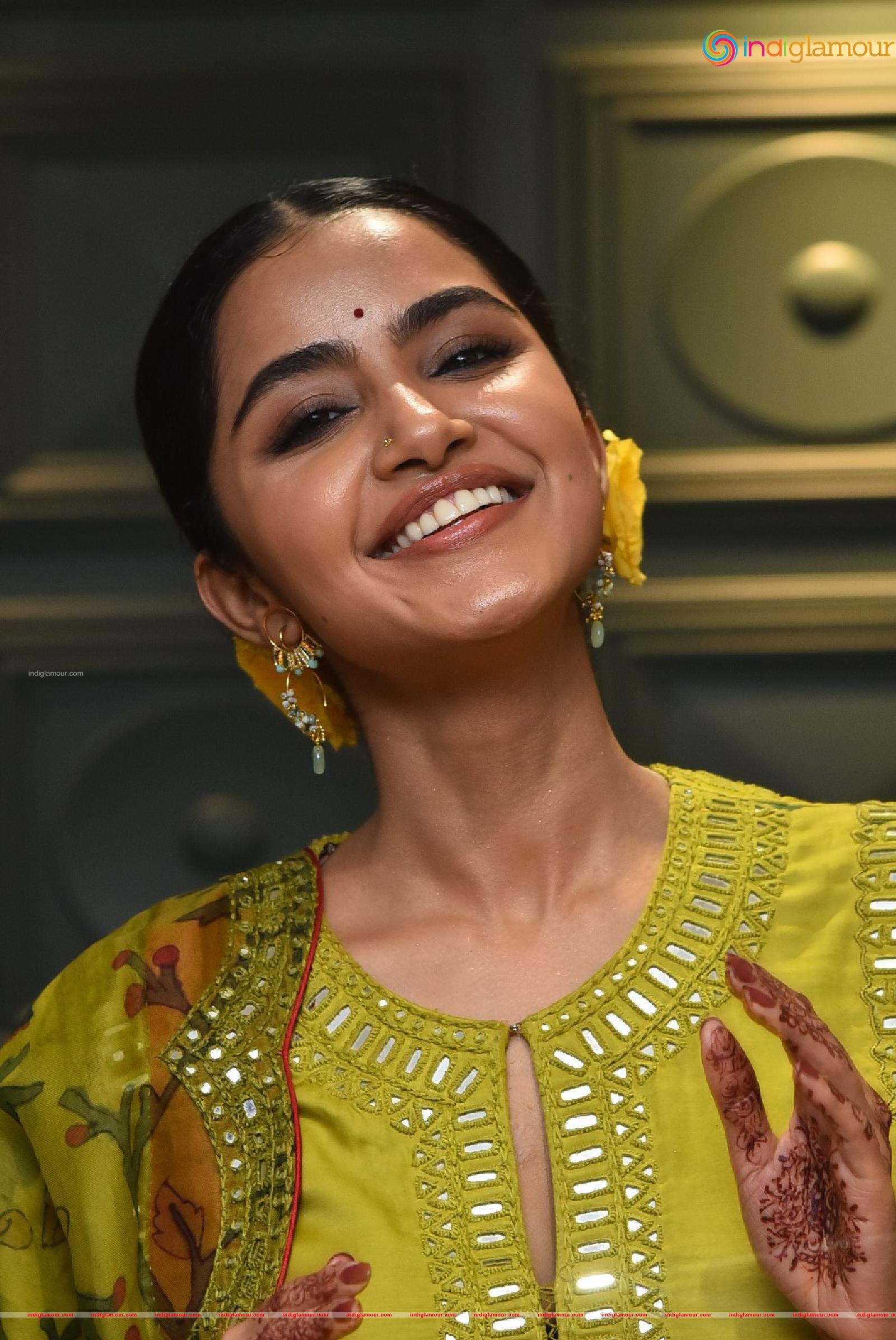 Anupama Parameswaran Actress hd photo