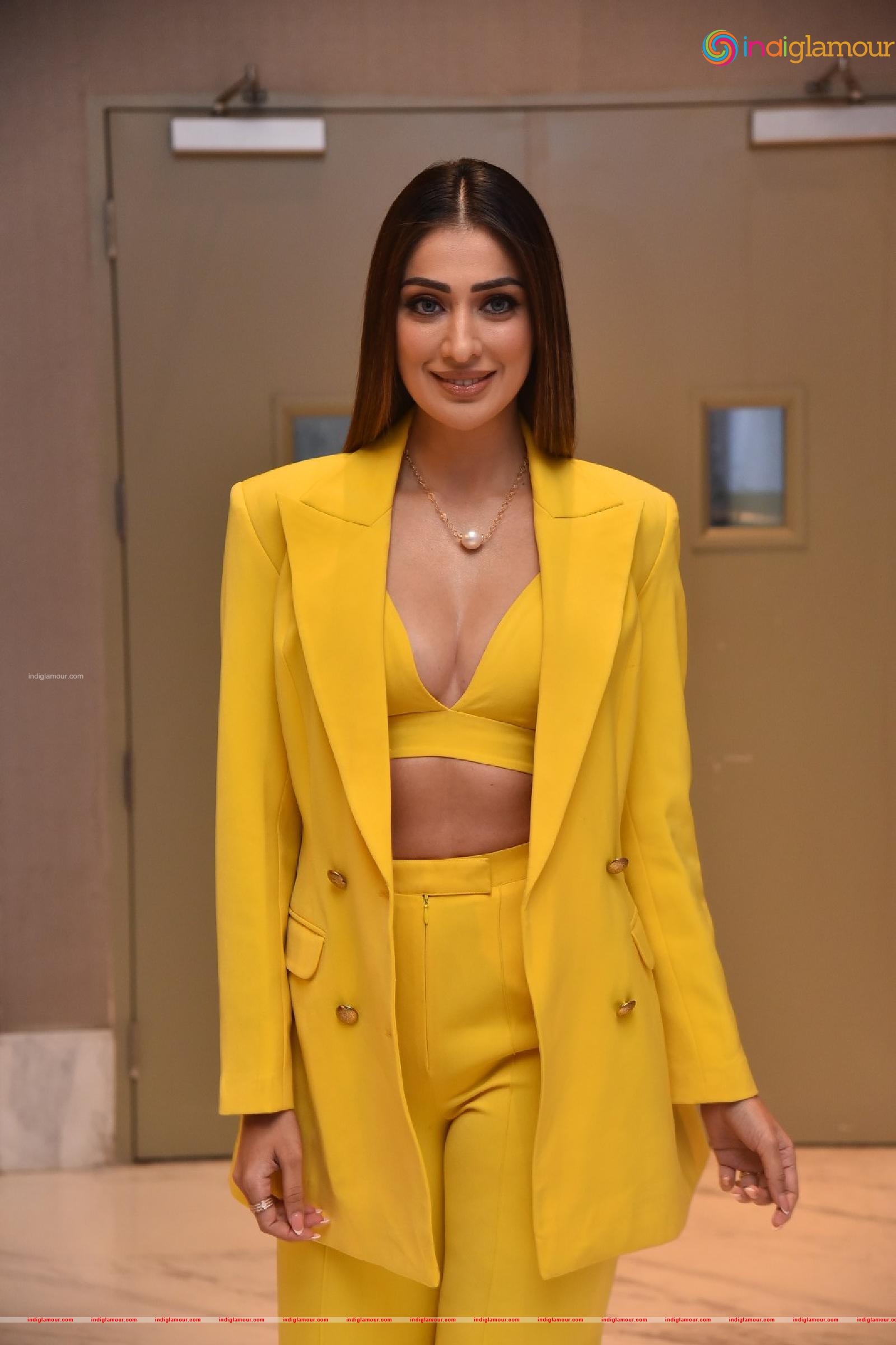 Raai Laxmi Actress hd photo
