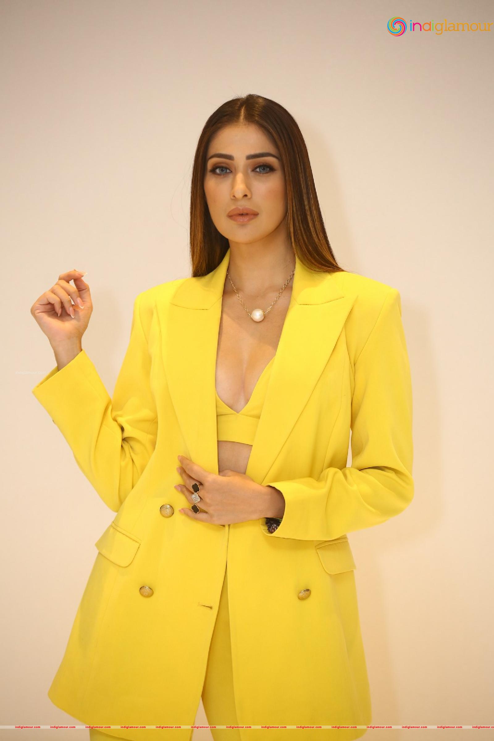 Raai Laxmi Actress hd photo