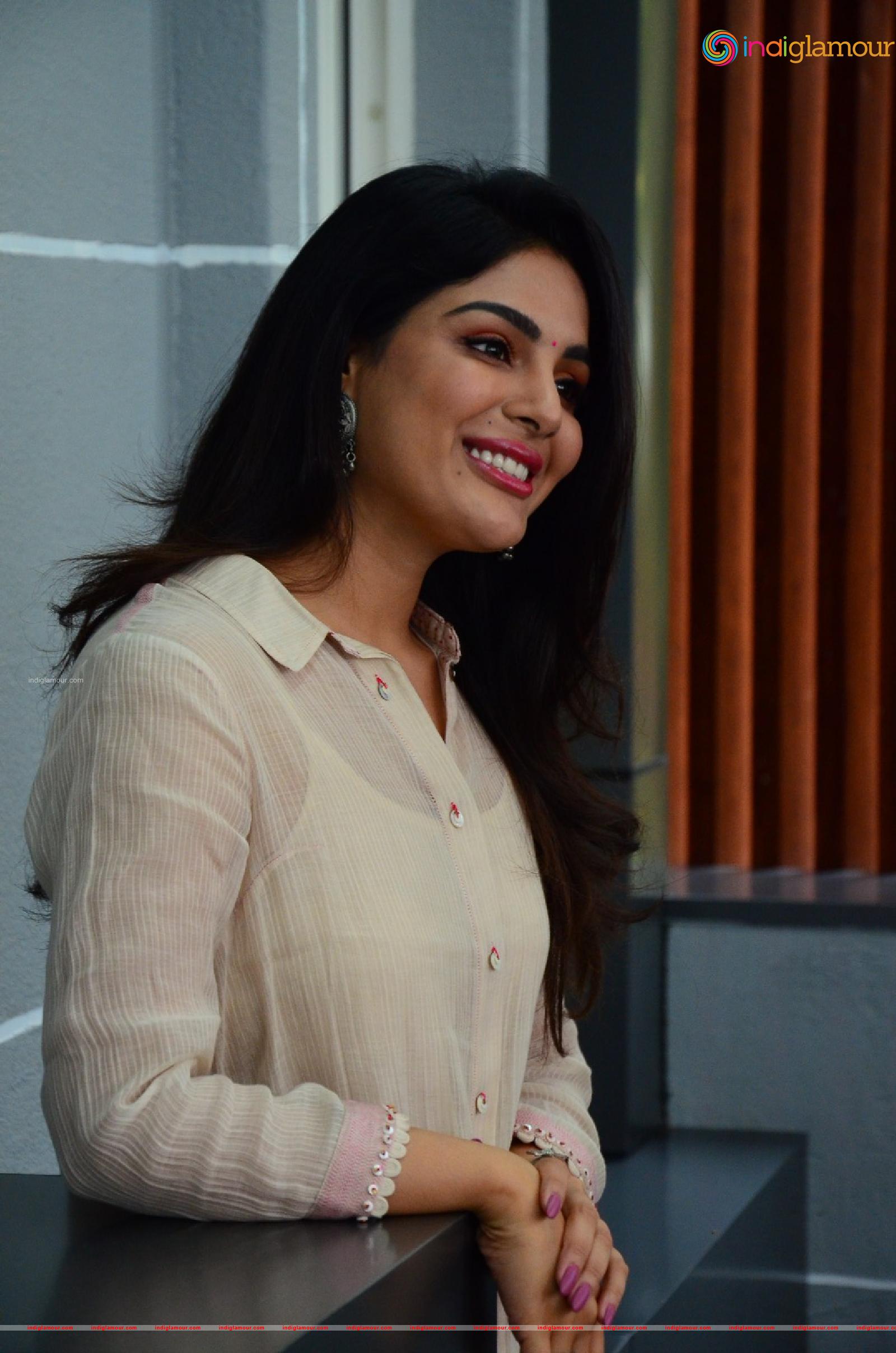 Samyuktha Menon Actress hd photo