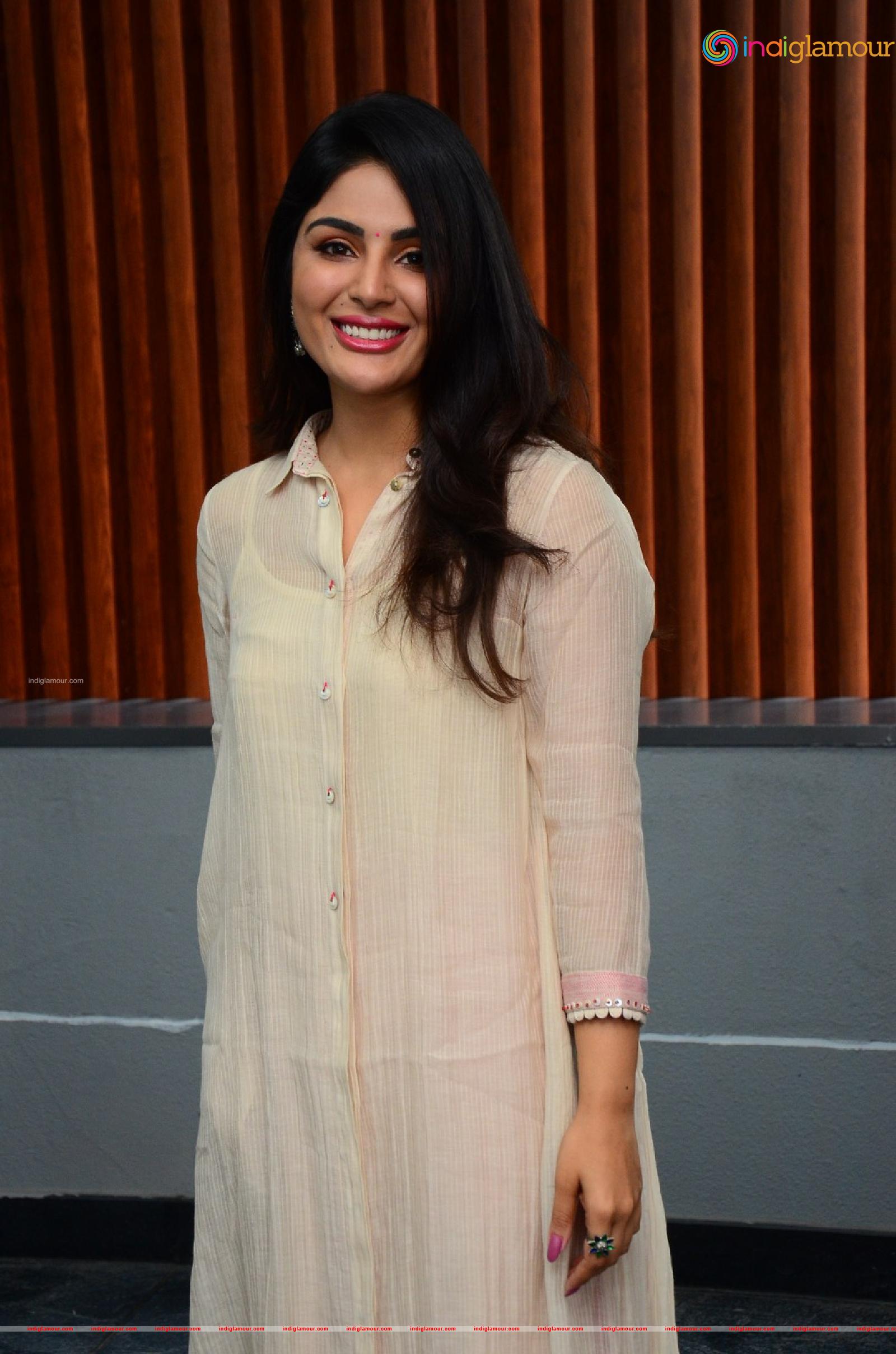 Samyuktha Menon Actress hd photo