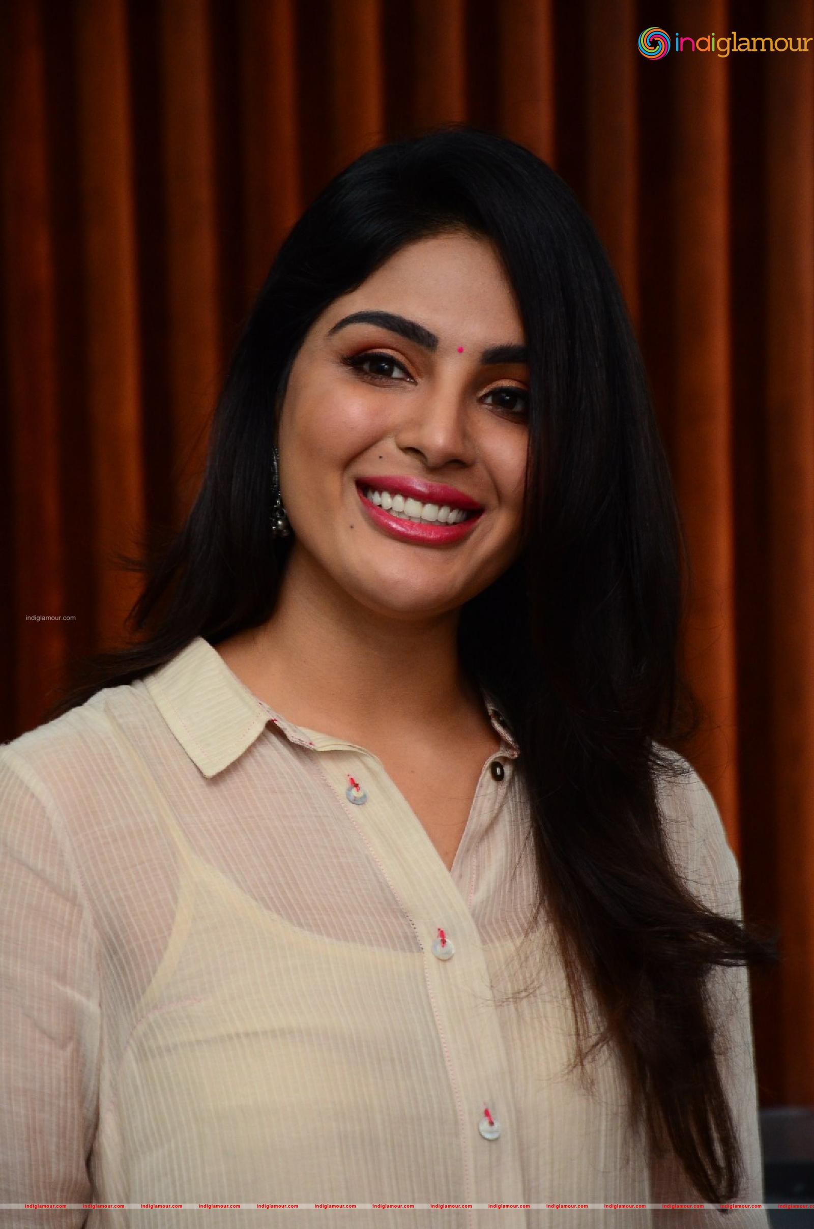 Samyuktha Menon Actress hd photo