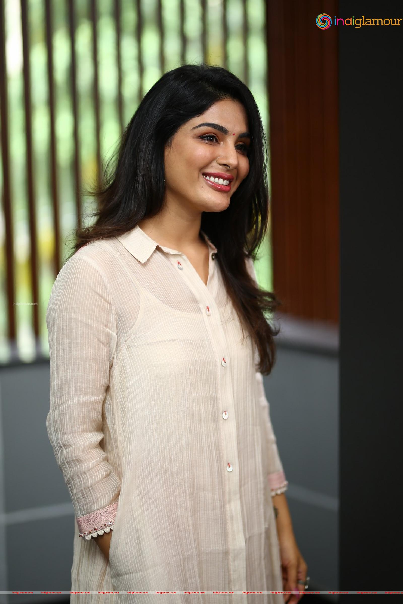 Samyuktha Menon Actress hd photo