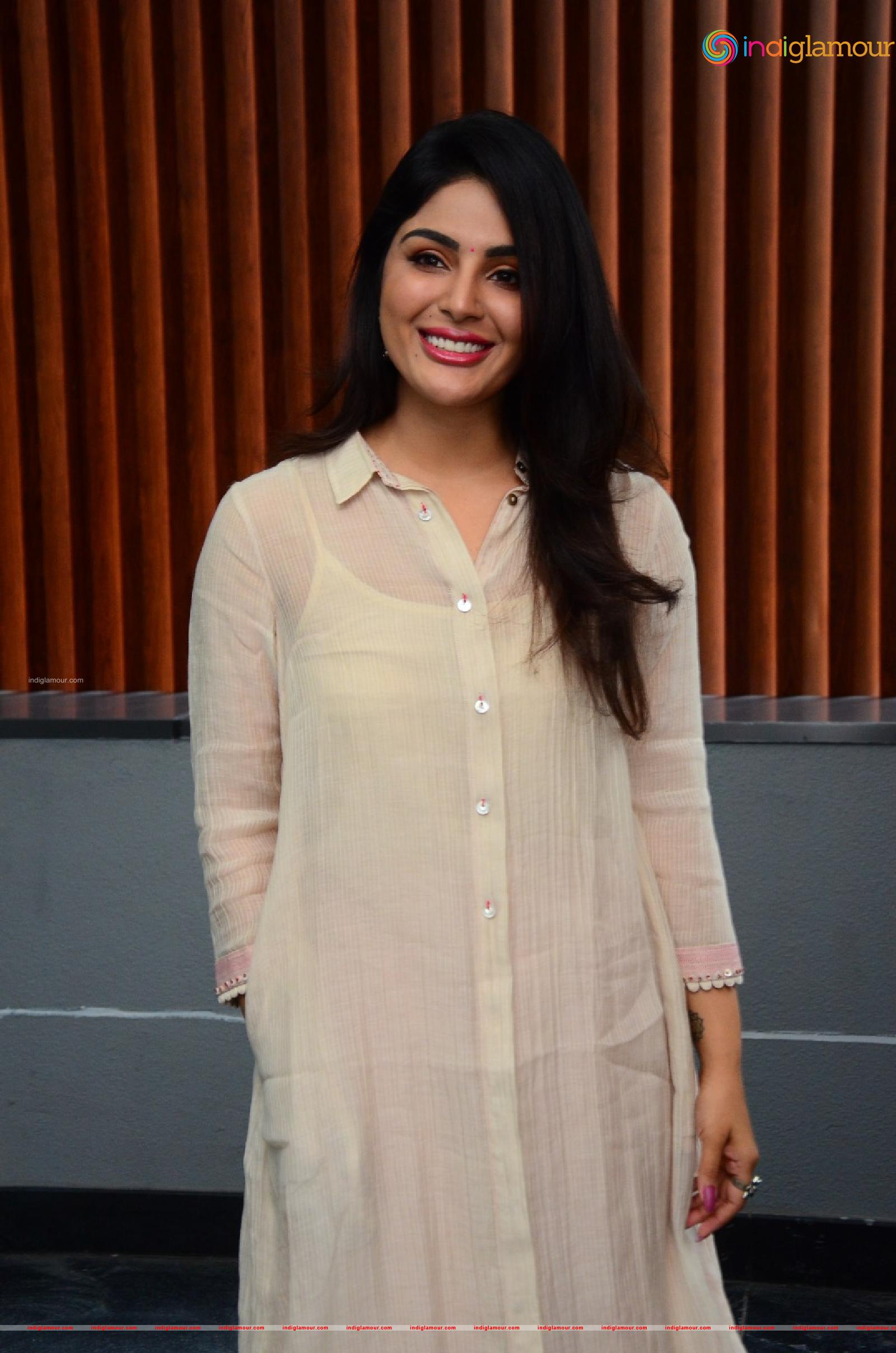 Samyuktha Menon Actress hd photo