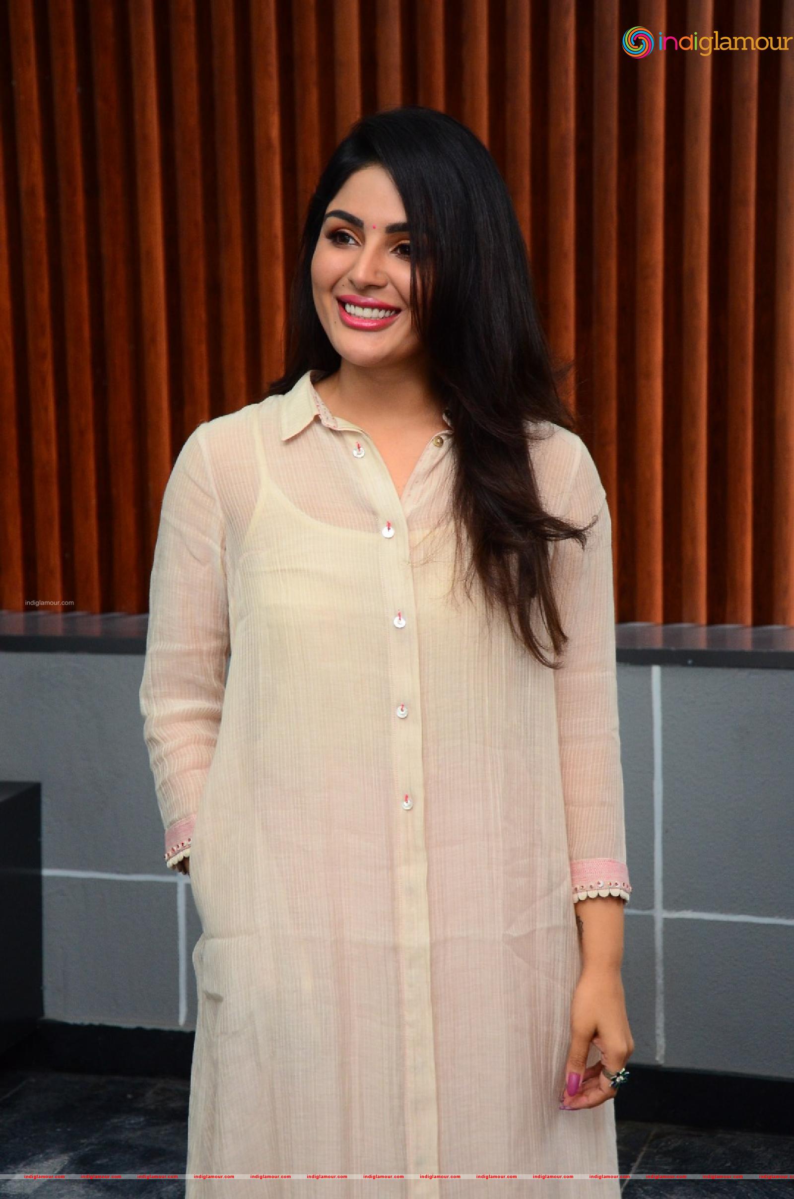 Samyuktha Menon Actress hd photo