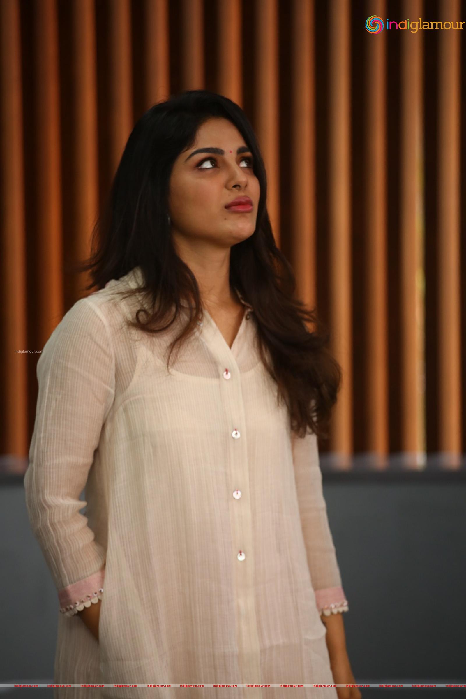 Samyuktha Menon Actress hd photo