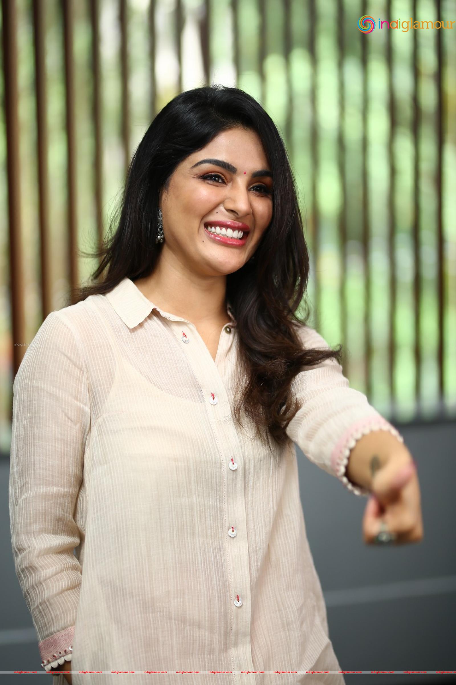 Samyuktha Menon Actress hd photo