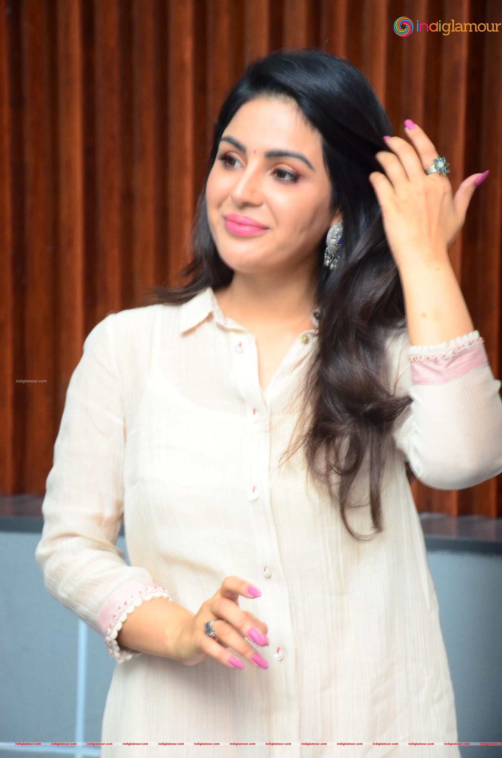 Samyuktha Menon Actress hd photo