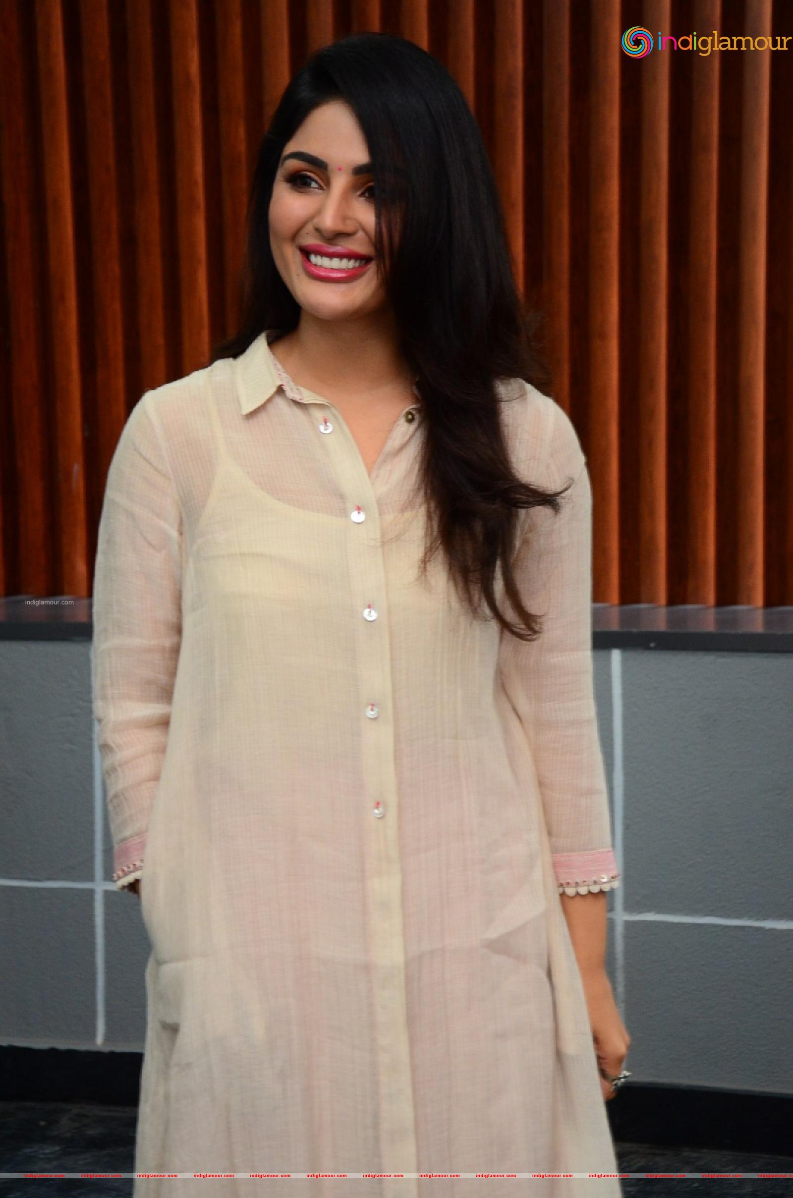 Samyuktha Menon Actress hd photo