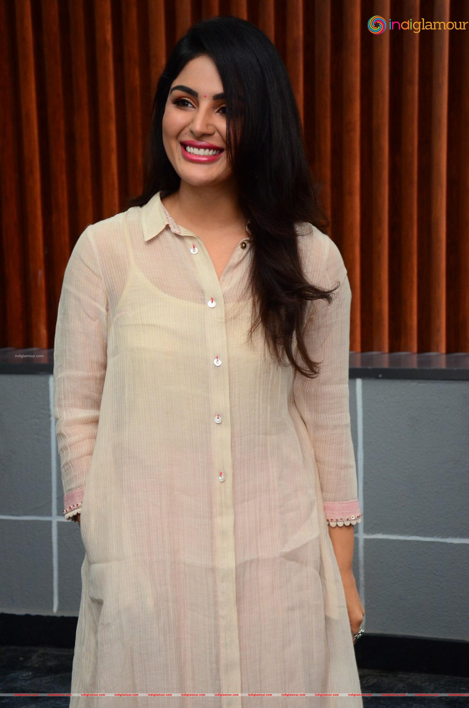 Samyuktha Menon Actress hd photo
