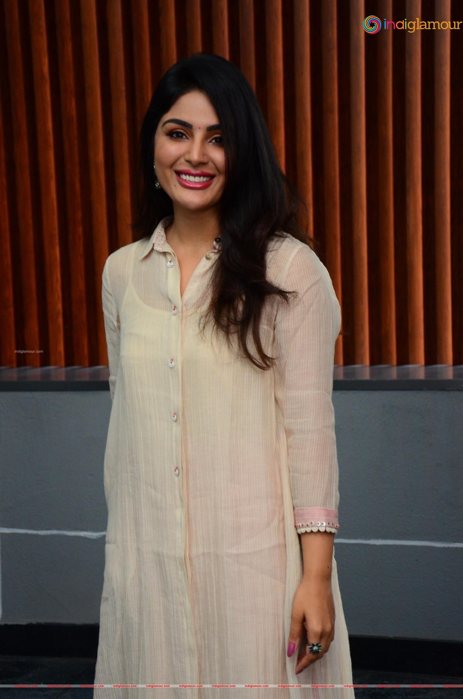 Samyuktha Menon Actress hd photo
