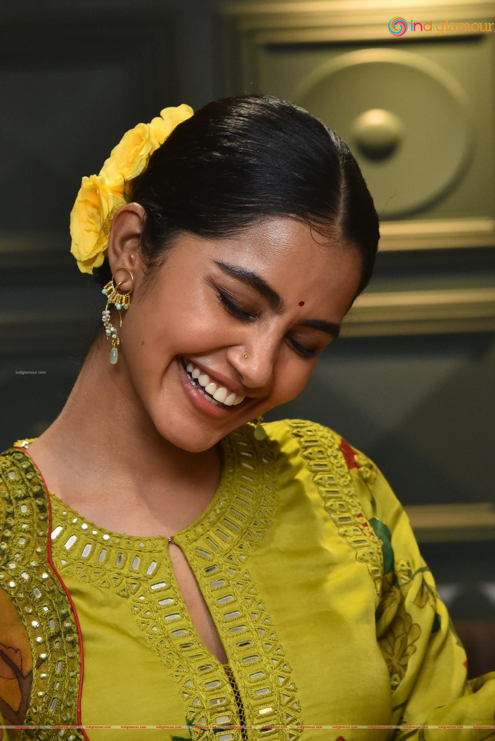 Anupama Parameswaran Actress hd photo