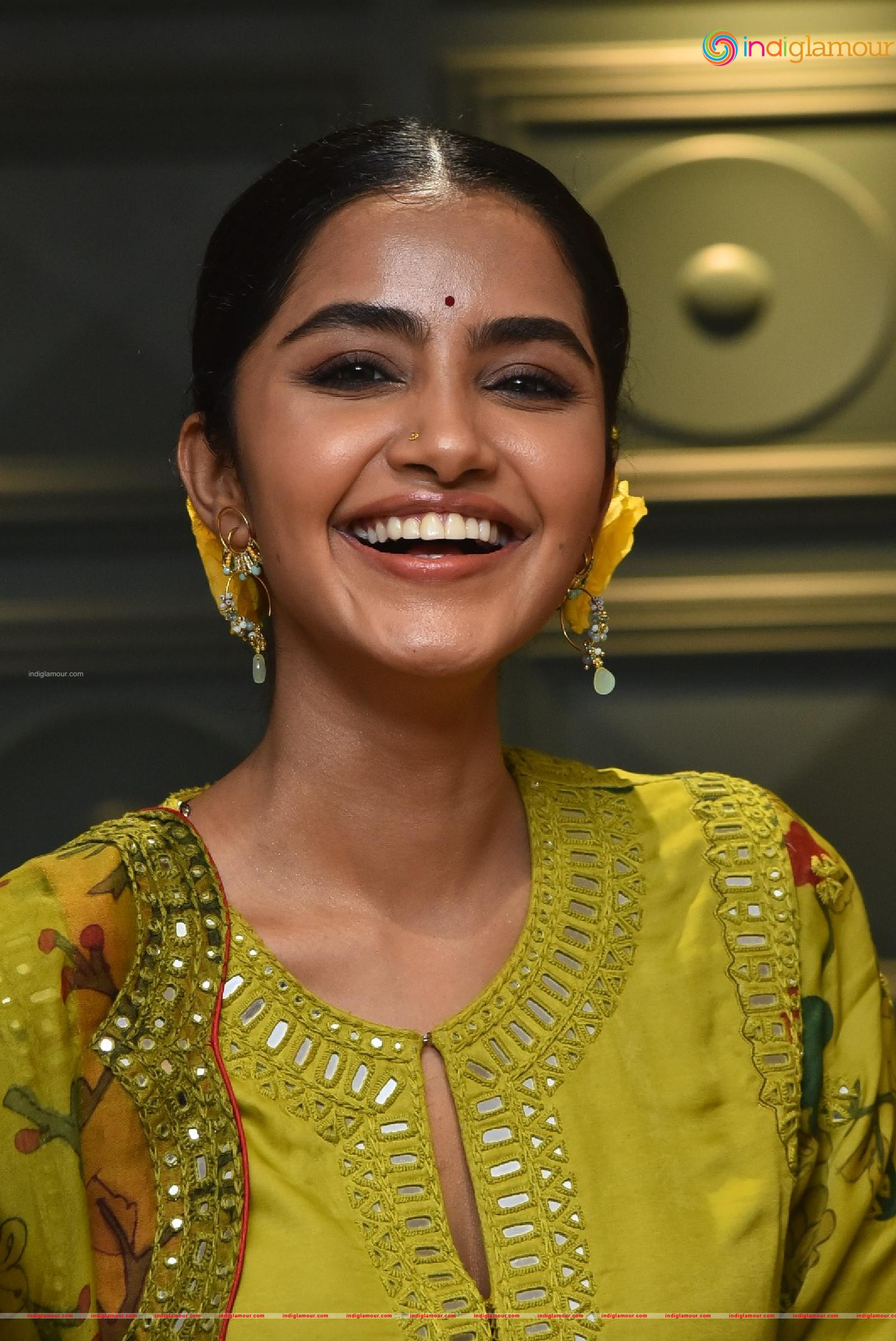 Anupama Parameswaran Actress hd photo