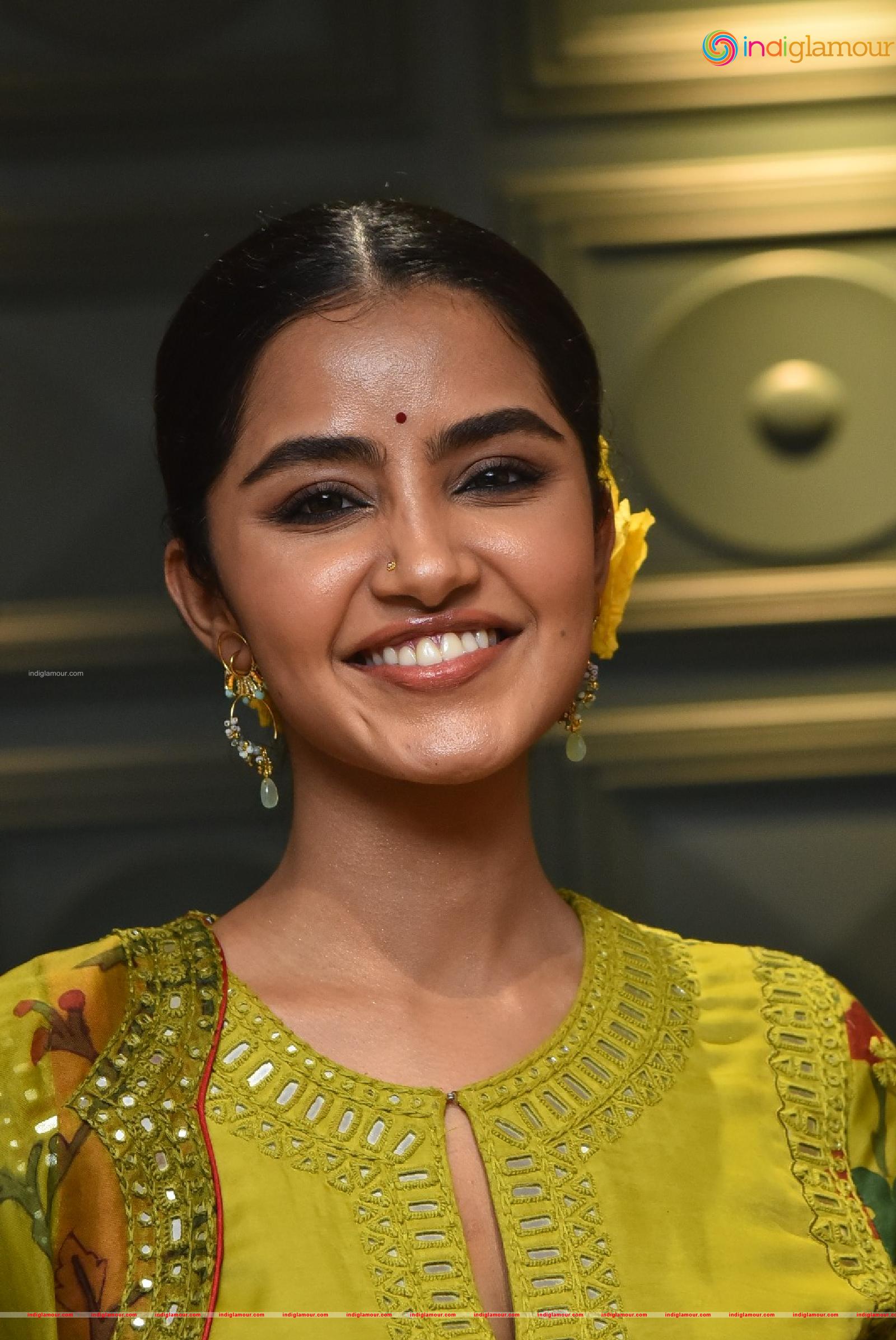 Anupama Parameswaran Actress hd photo