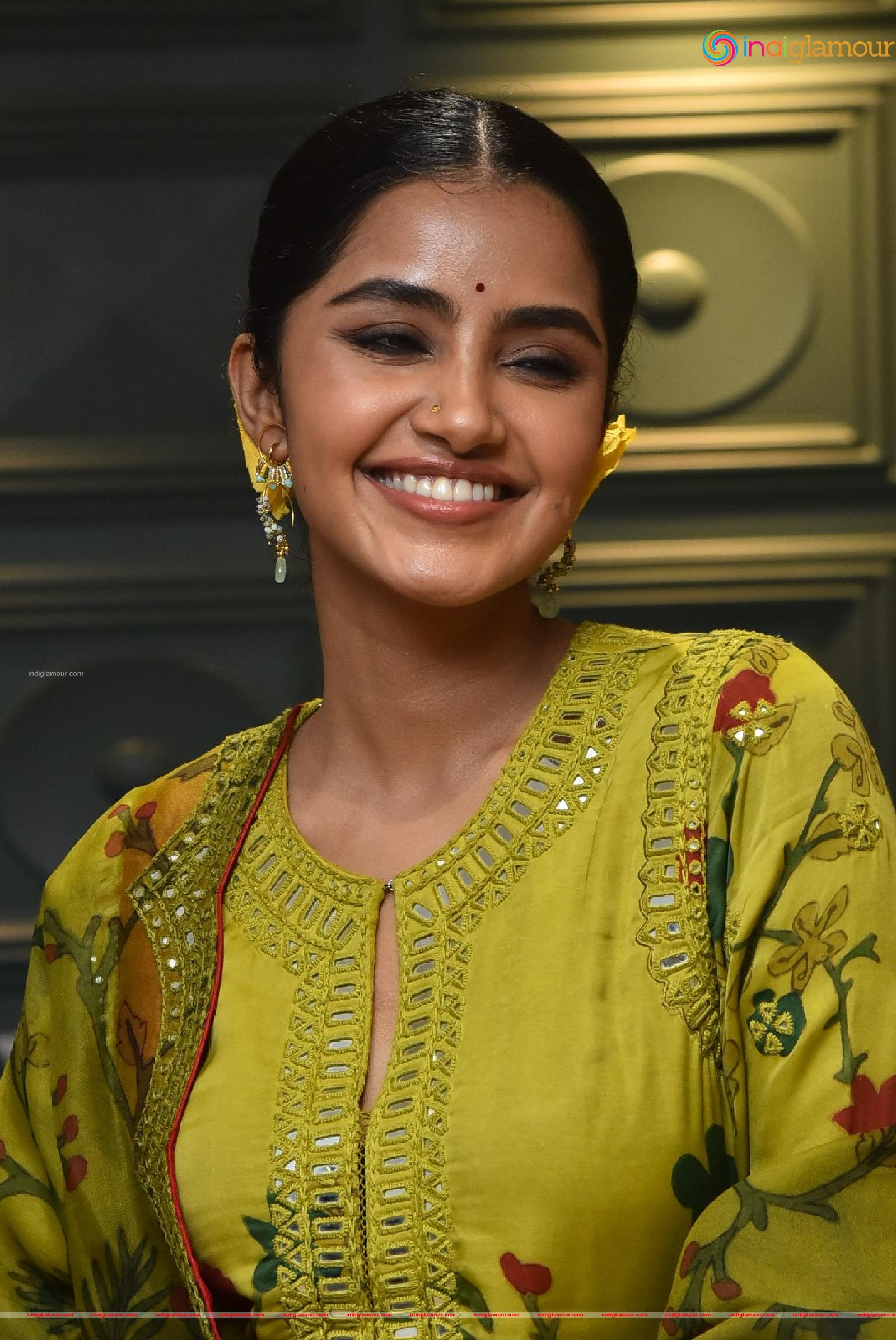 Anupama Parameswaran Actress hd photo